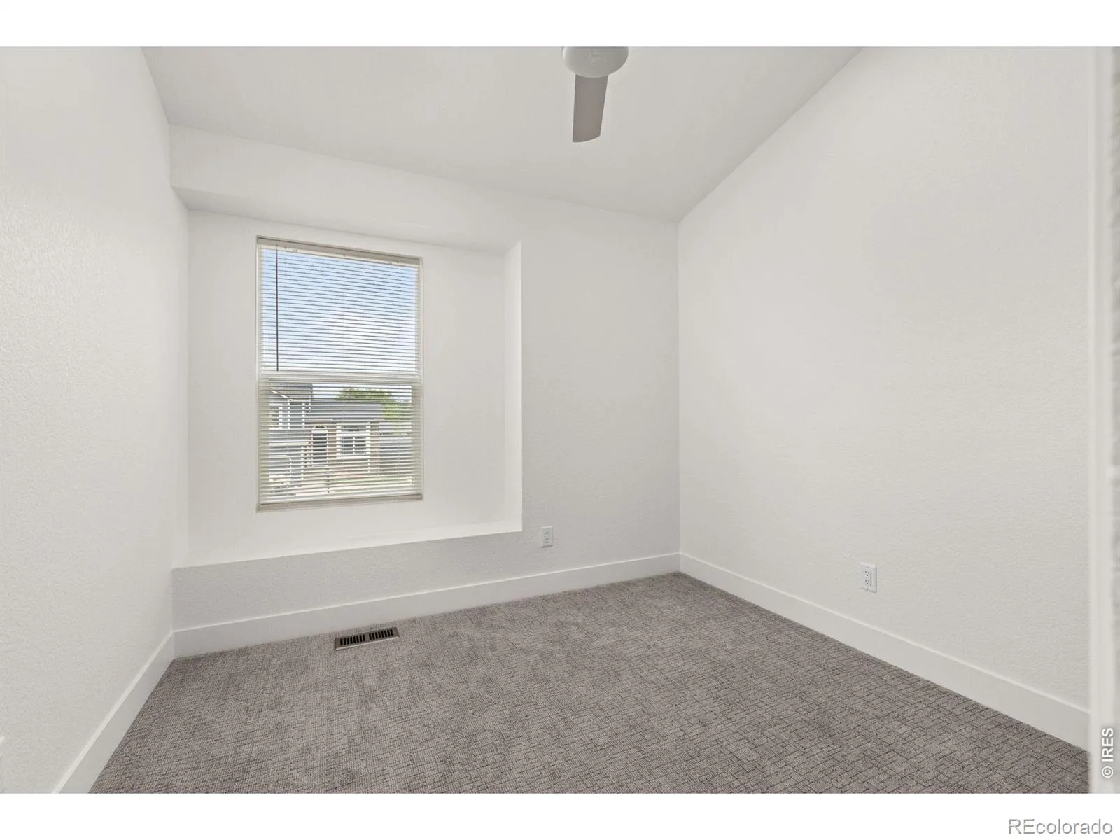 712 Cameron Lane Longmont CO 80504 MLS #RECIR1060300 06122026075948 1600 15