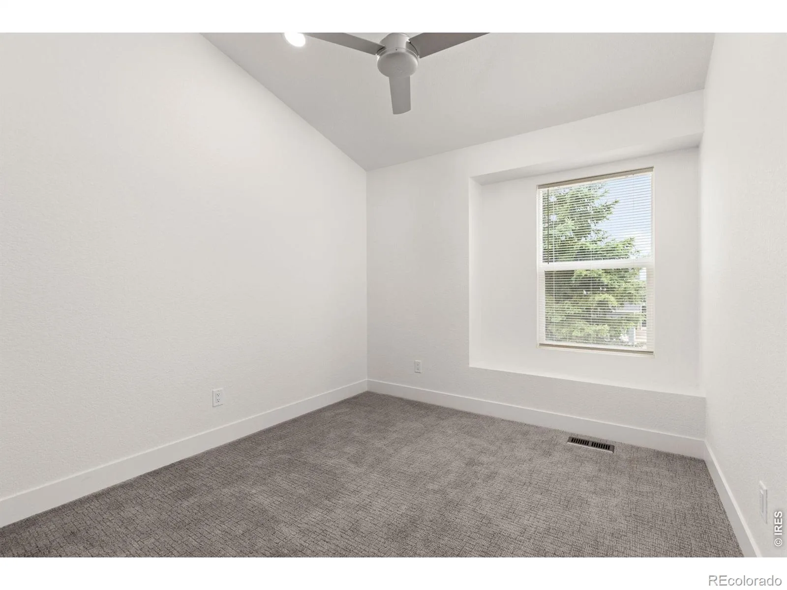 712 Cameron Lane Longmont CO 80504 MLS #RECIR1060300 06122026075948 1600 16
