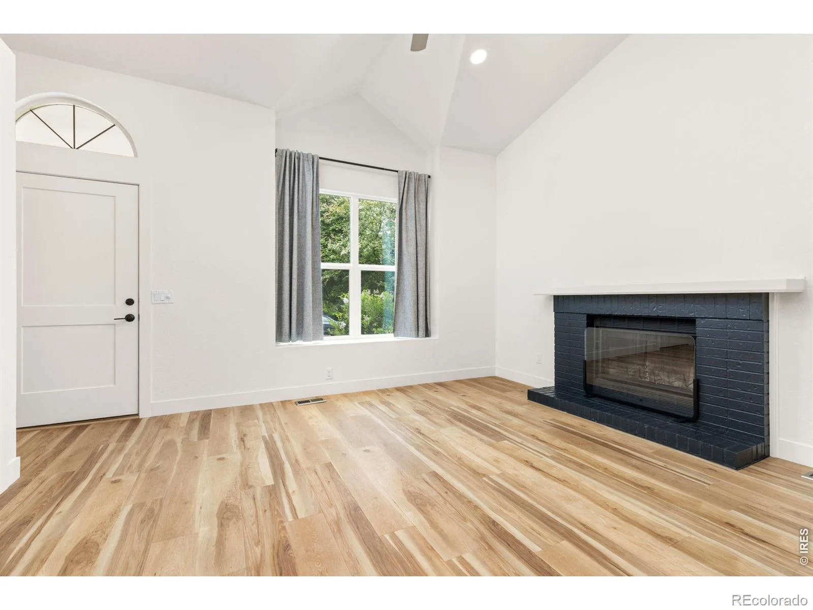 712 Cameron Lane Longmont CO 80504 MLS #RECIR1060300 06122026075948 1600 6