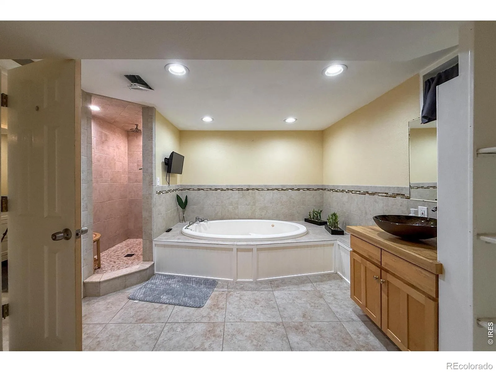760 Francis Street Longmont CO 80501 | MLS #RECIR1060561 06252026002056 1600 32