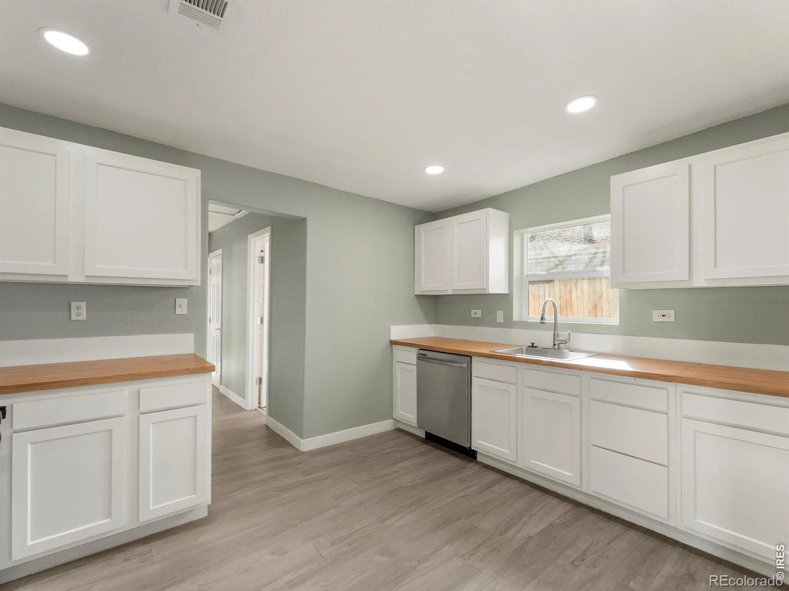 675 Knox Court Denver CO 80204 MLS #RECIR1060616 06022026090230 1600 9