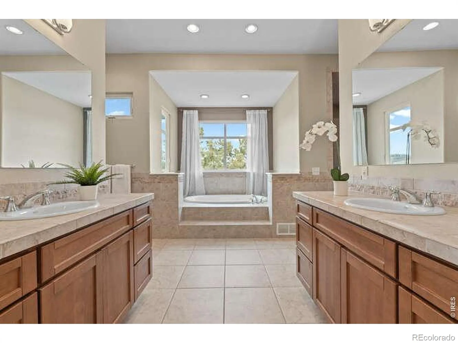 6329 Diamond Ridge Parkway Castle Rock CO 80108 MLS #RECIR1060690 06022026232917 1600 27