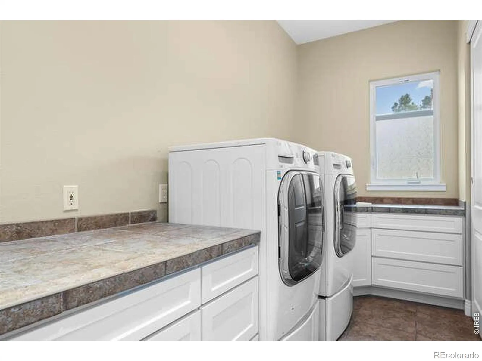 6329 Diamond Ridge Parkway Castle Rock CO 80108 MLS #RECIR1060690 06022026232917 1600 29