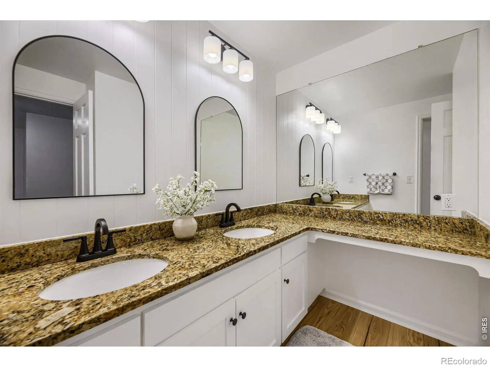 13503 W Virginia Drive Lakewood CO 80228 | MLS #RECIR1060722 07212026110355 1600 19