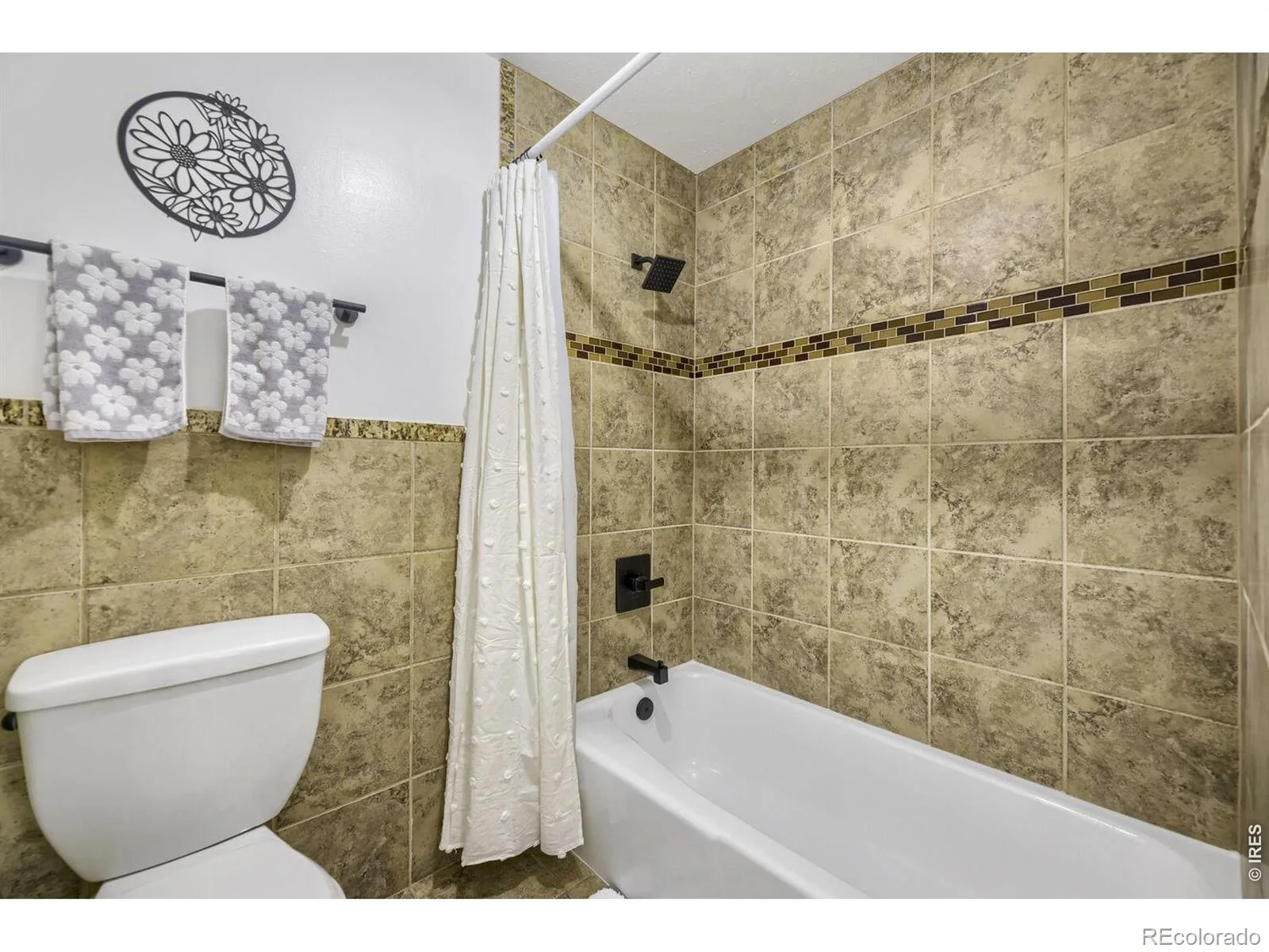13503 W Virginia Drive Lakewood CO 80228 | MLS #RECIR1060722 07212026110355 1600 22