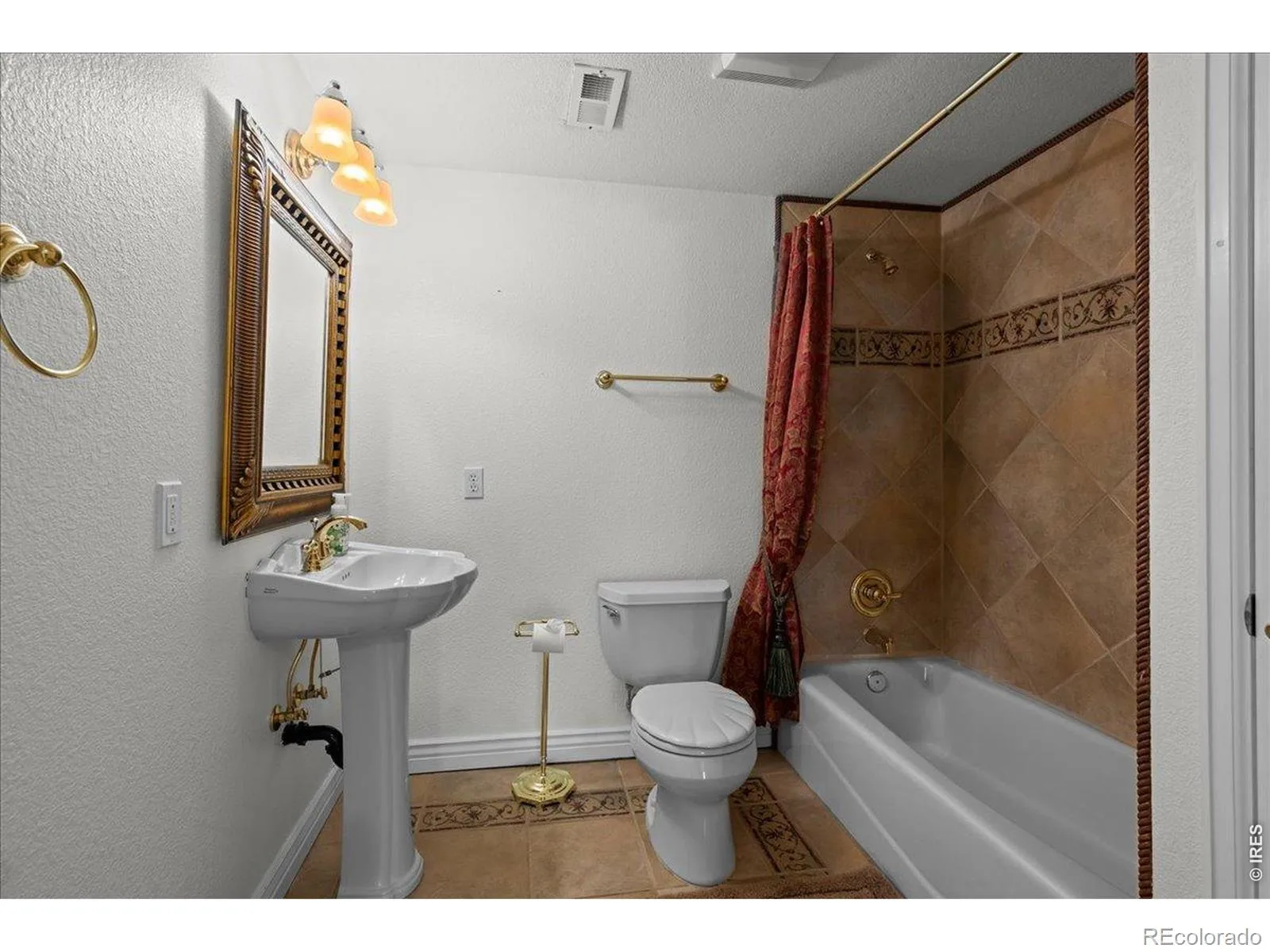 12700 Utica Circle Broomfield CO 80020 MLS #REC6053707 07062026040317 1600 37