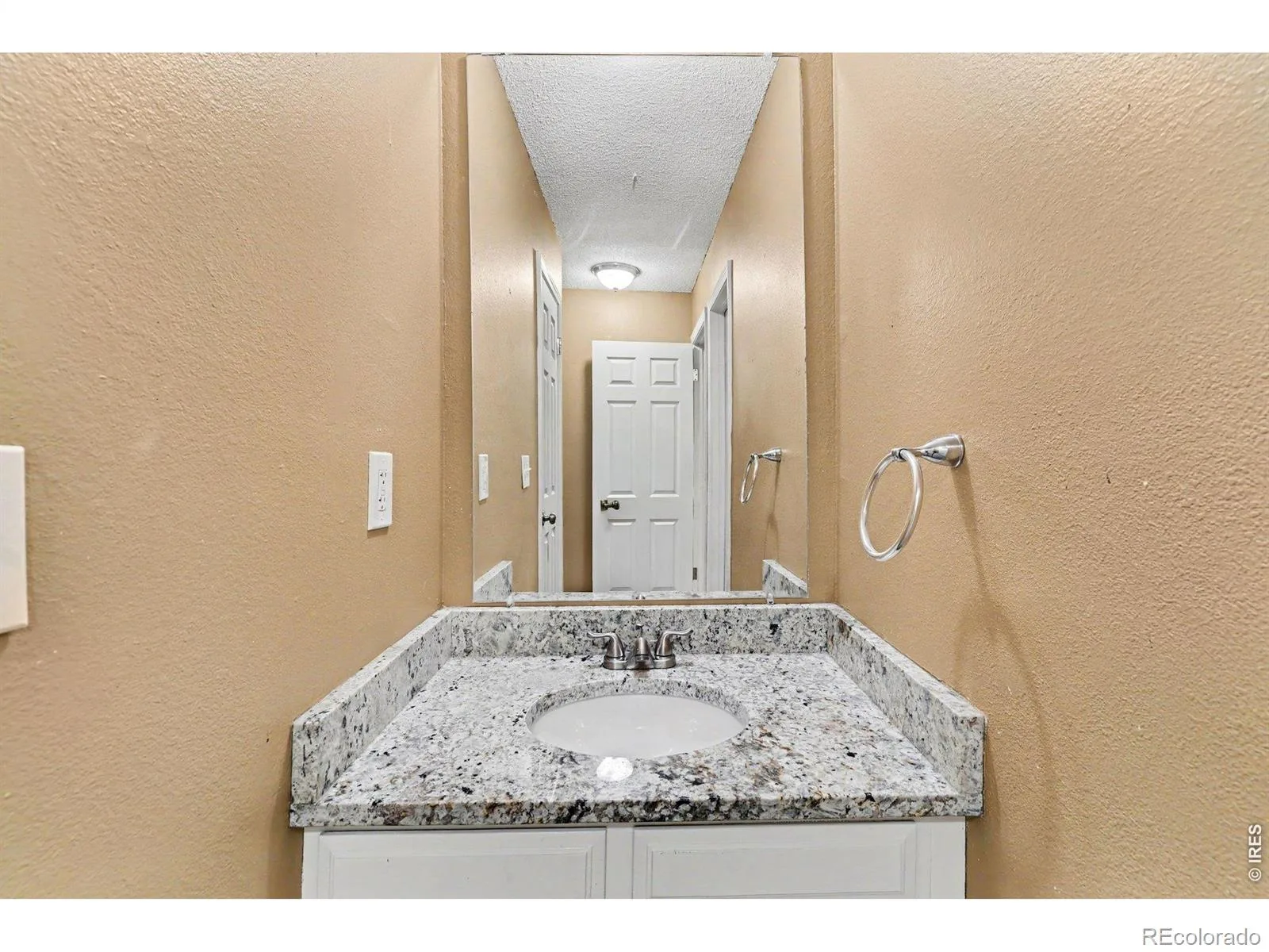 2220 S Jasper Way #B Aurora CO 80013 | MLS #RECIR1060799 06042026141658 1600 17