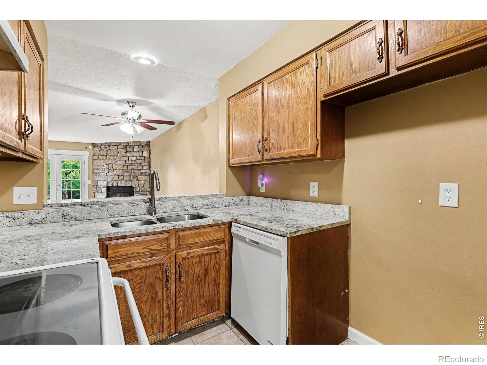 2220 S Jasper Way #B Aurora CO 80013 | MLS #RECIR1060799 06042026141658 1600 6
