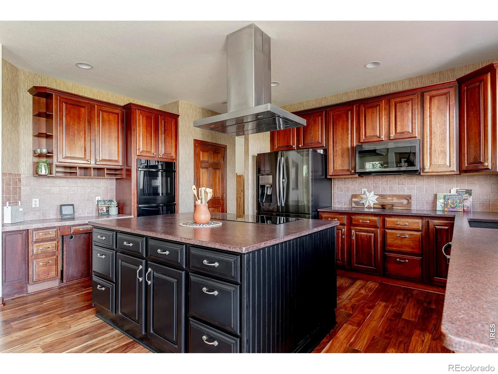 1816 Alpine Street Longmont CO 80504 MLS #RECIR1060827 06042026141840 1600 10