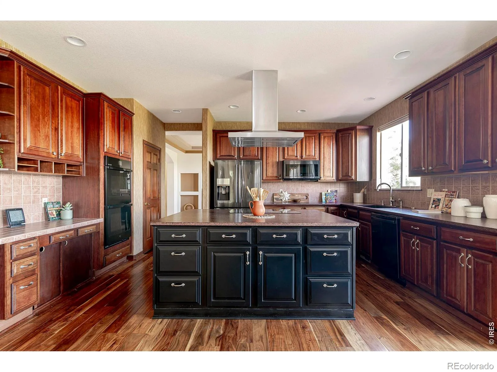 1816 Alpine Street Longmont CO 80504 MLS #RECIR1060827 06042026141840 1600 8