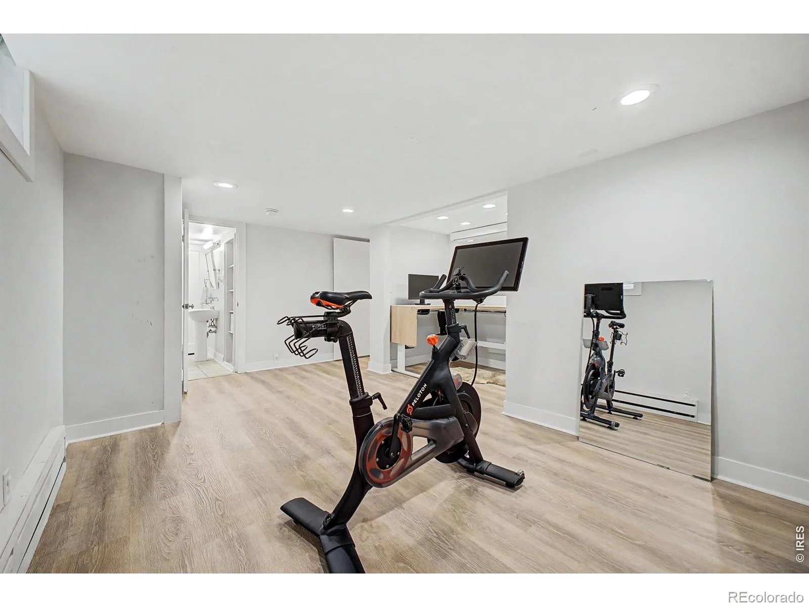 910 S Euclid Way Denver CO 80209 MLS #RECIR1060857 06082026220031 1600 31