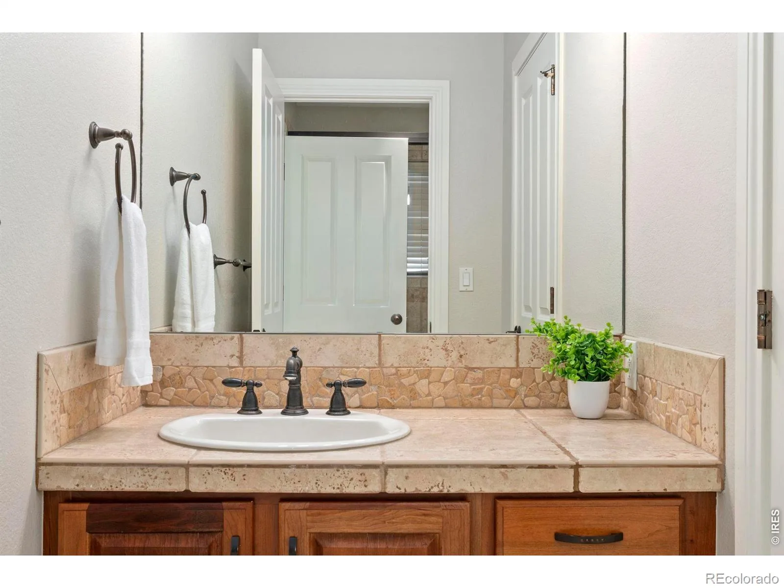 1757 Montgomery Circle Longmont CO 80504 MLS #RECIR1060920 06082026215452 1600 36