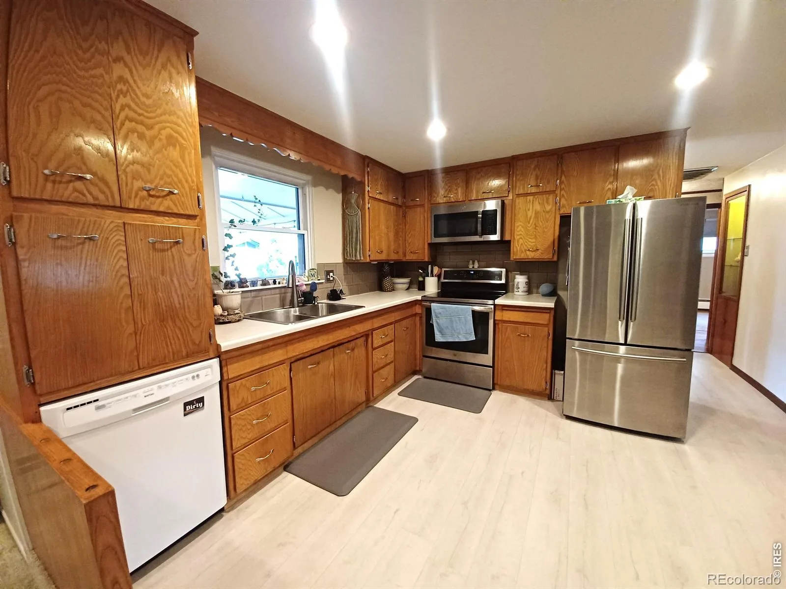 1024 Collyer Street Longmont CO 80501 MLS #RECIR1061152 06082026214040 1600 6