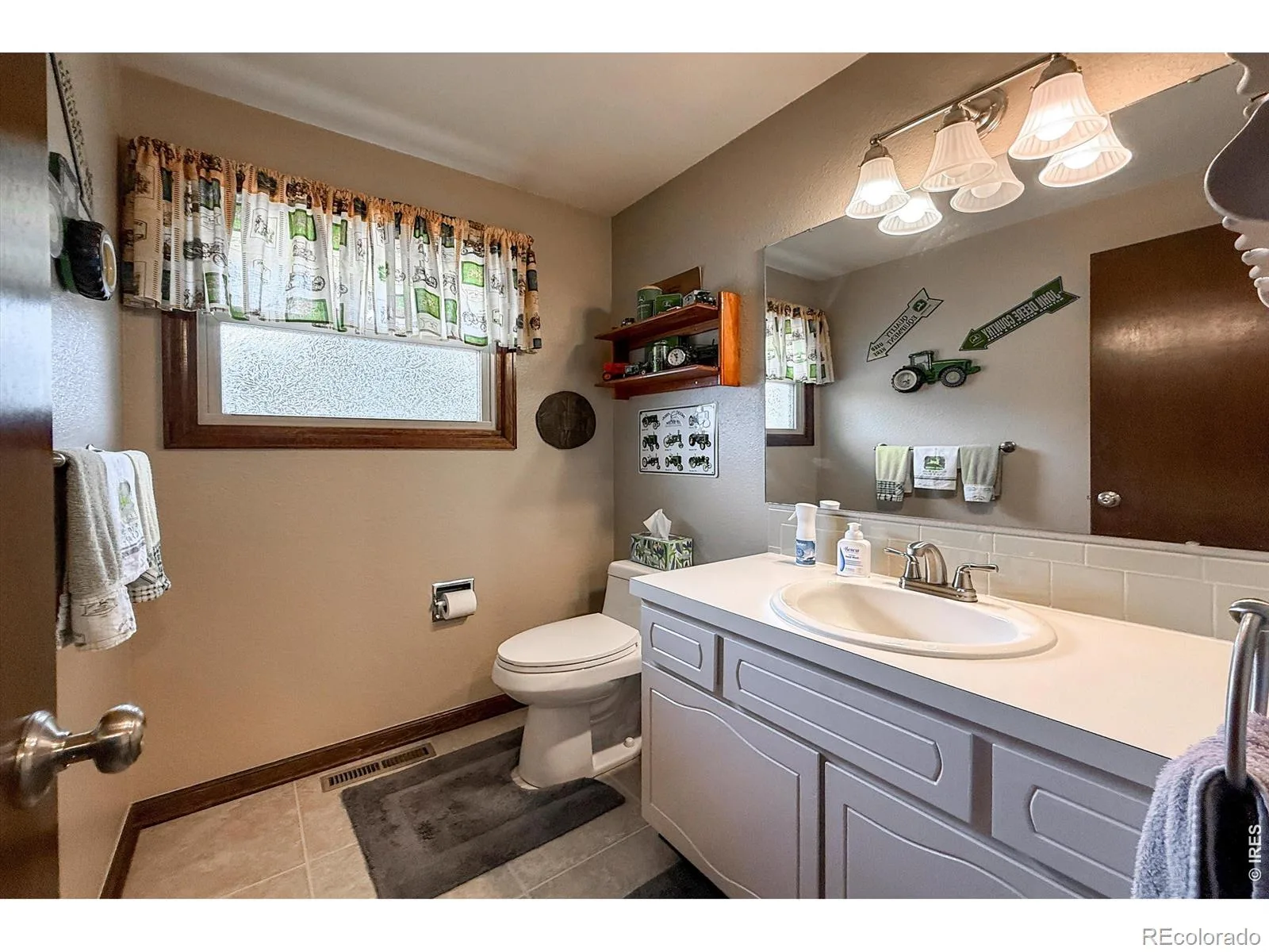 2806 Lake Park Way Longmont CO 80503 MLS #RECIR1061630 06122026175616 1600 27