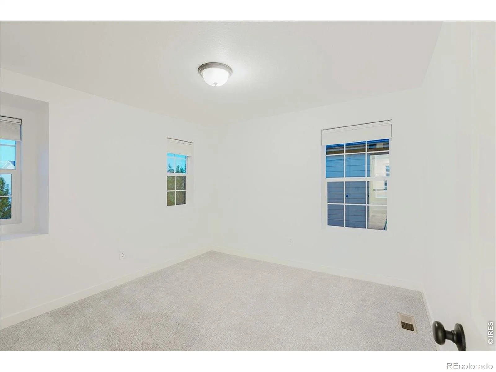 2225 Lombardy Street Longmont CO 80503 MLS #RECIR1061674 06152026194324 1600 26