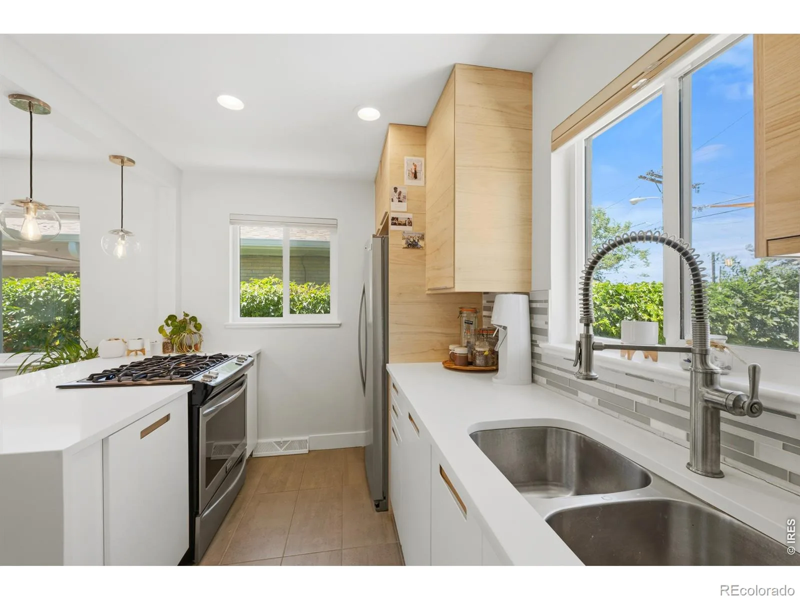 5151 E Thrill Place Denver CO 80207 MLS #RECIR1061971 06172026001035 1600 10