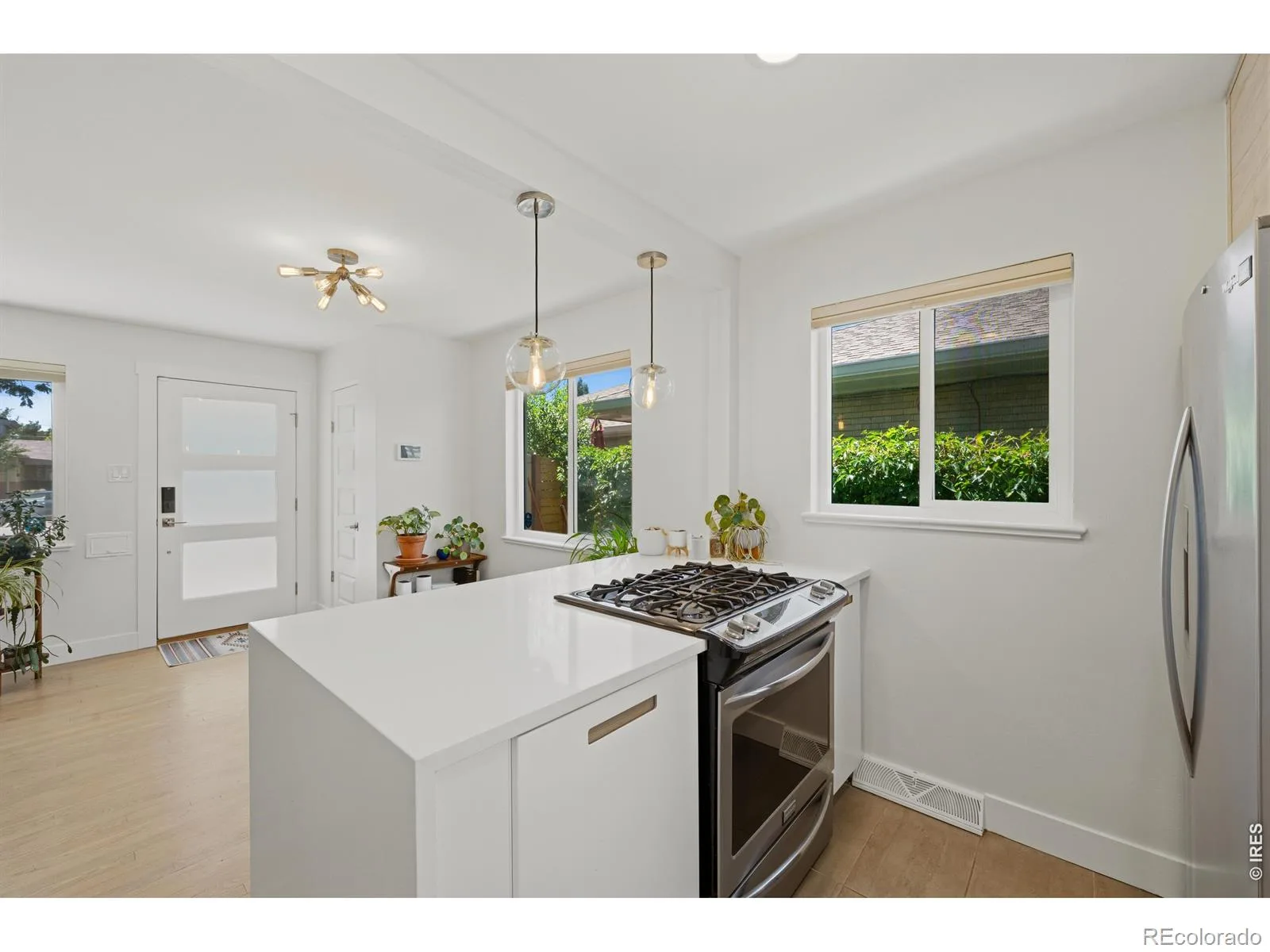 5151 E Thrill Place Denver CO 80207 MLS #RECIR1061971 06172026001035 1600 11