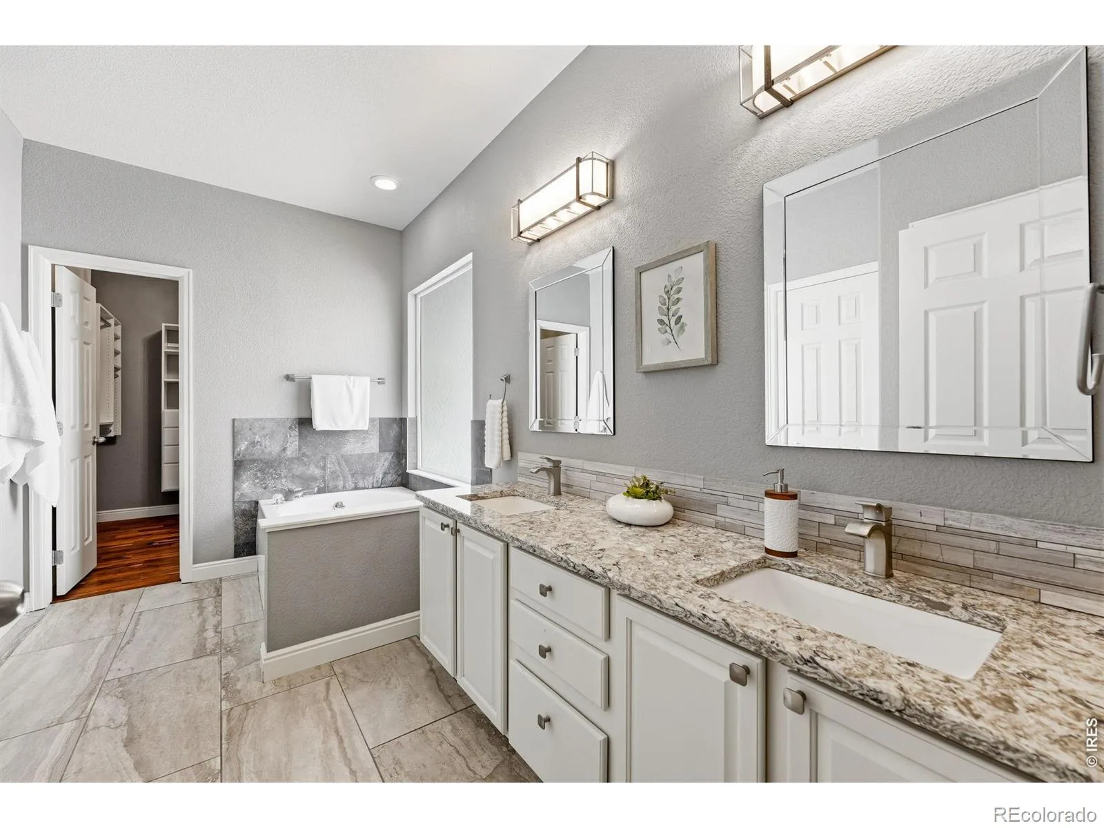 1604 Naples Lane Longmont CO 80503 MLS #RECIR1062084 06182026000130 1600 19