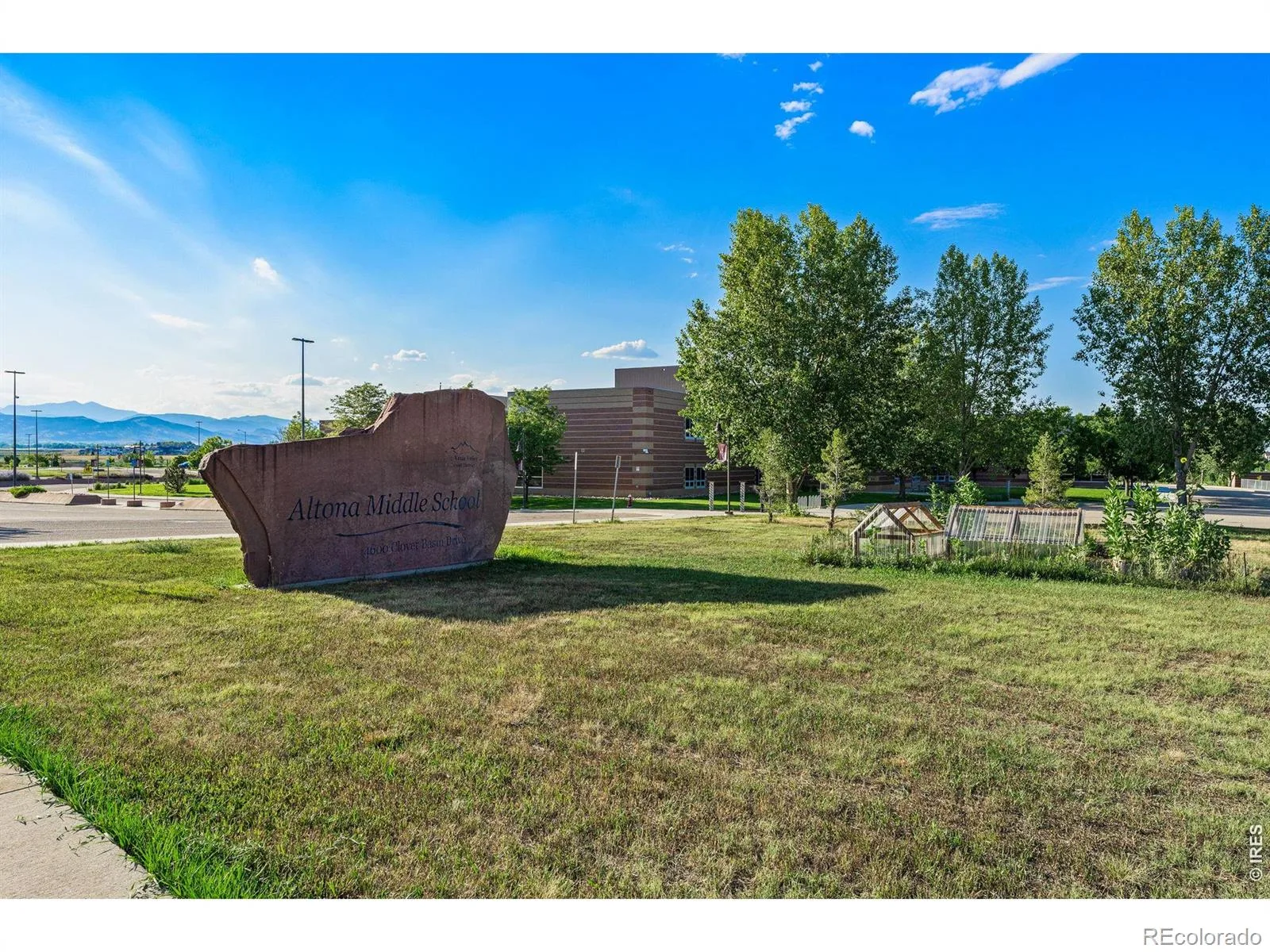 1604 Naples Lane Longmont CO 80503 MLS #RECIR1062084 06182026000130 1600 41