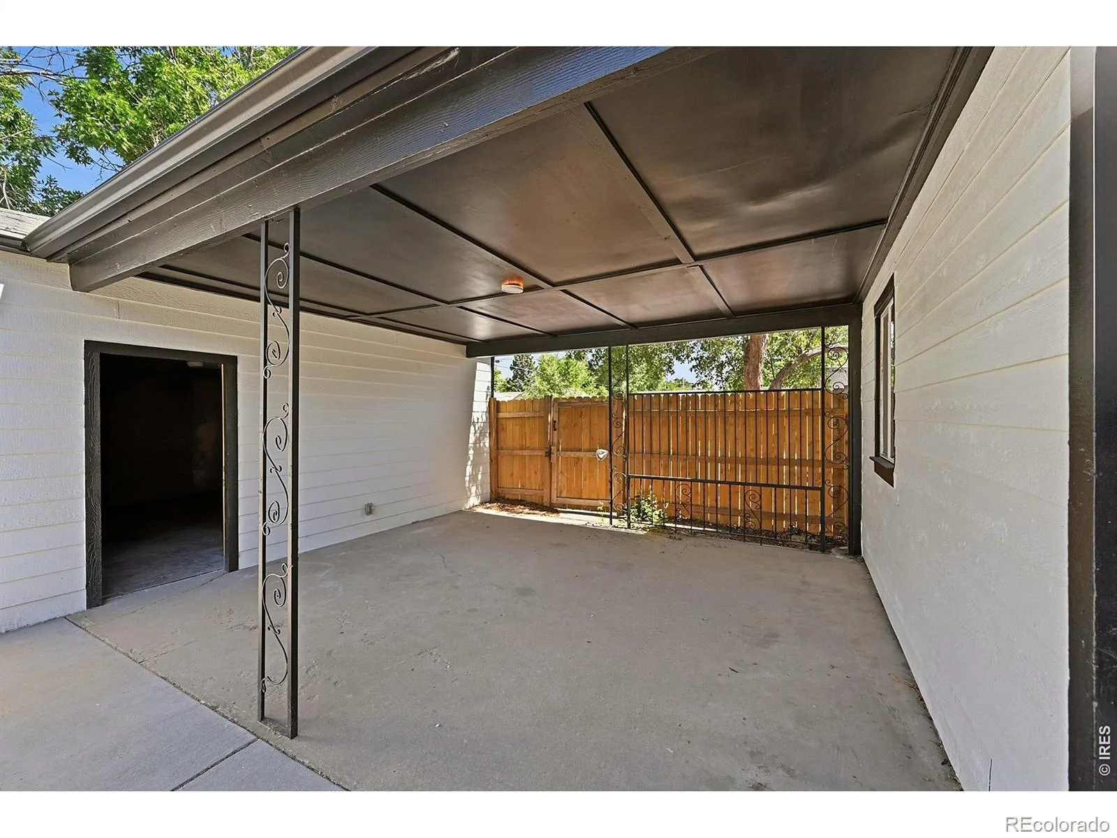 1902 Kenton Street Aurora CO 80010 | MLS #RECIR1062208 08112026003748 1600 21