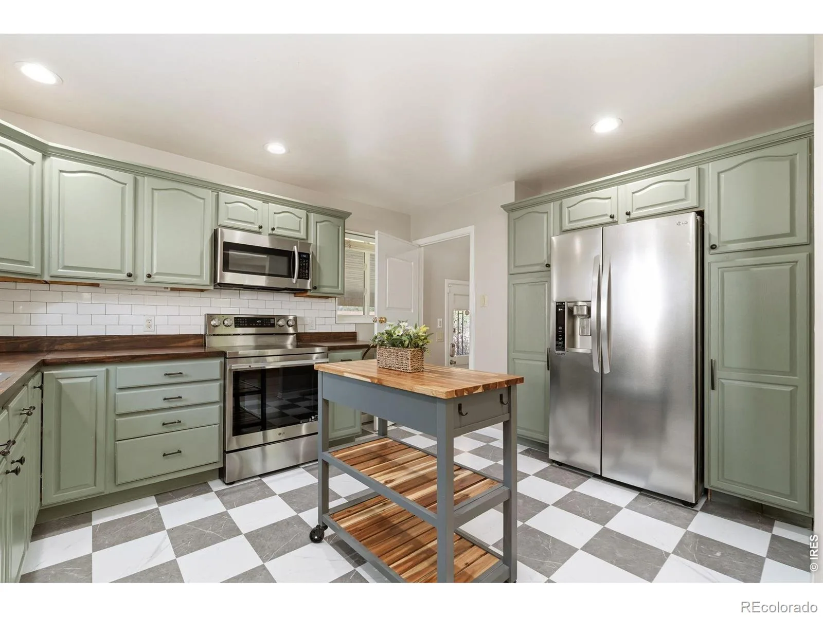 7270 Avrum Drive Denver CO 80221 | MLS #RECIR1062335 06202026011148 1600 8