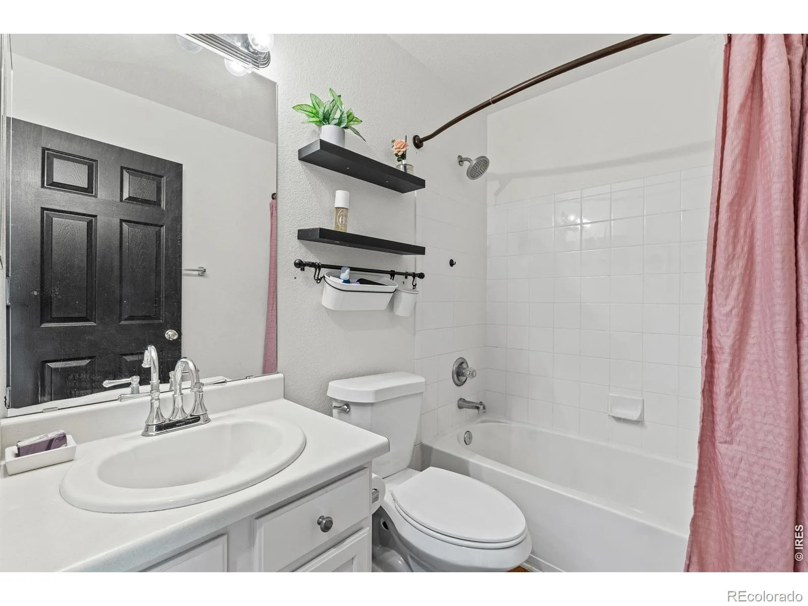 18132 E Linvale Drive Aurora CO 80013 | MLS #RECIR1062762 08112026110257 1600 24