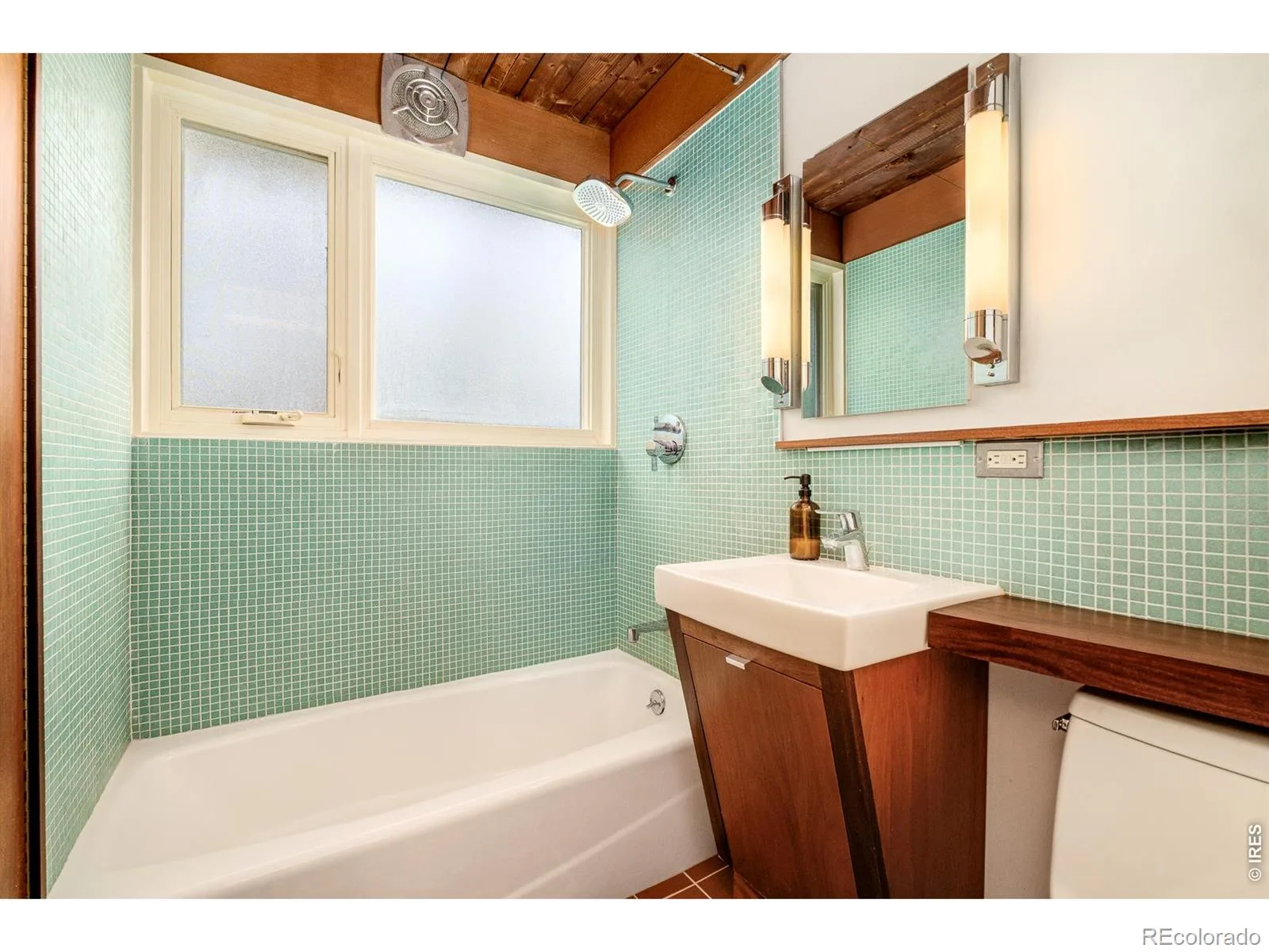 1431 E Dartmouth Avenue Englewood CO 80113 MLS #RECIR1062800 06252026234219 1600 16