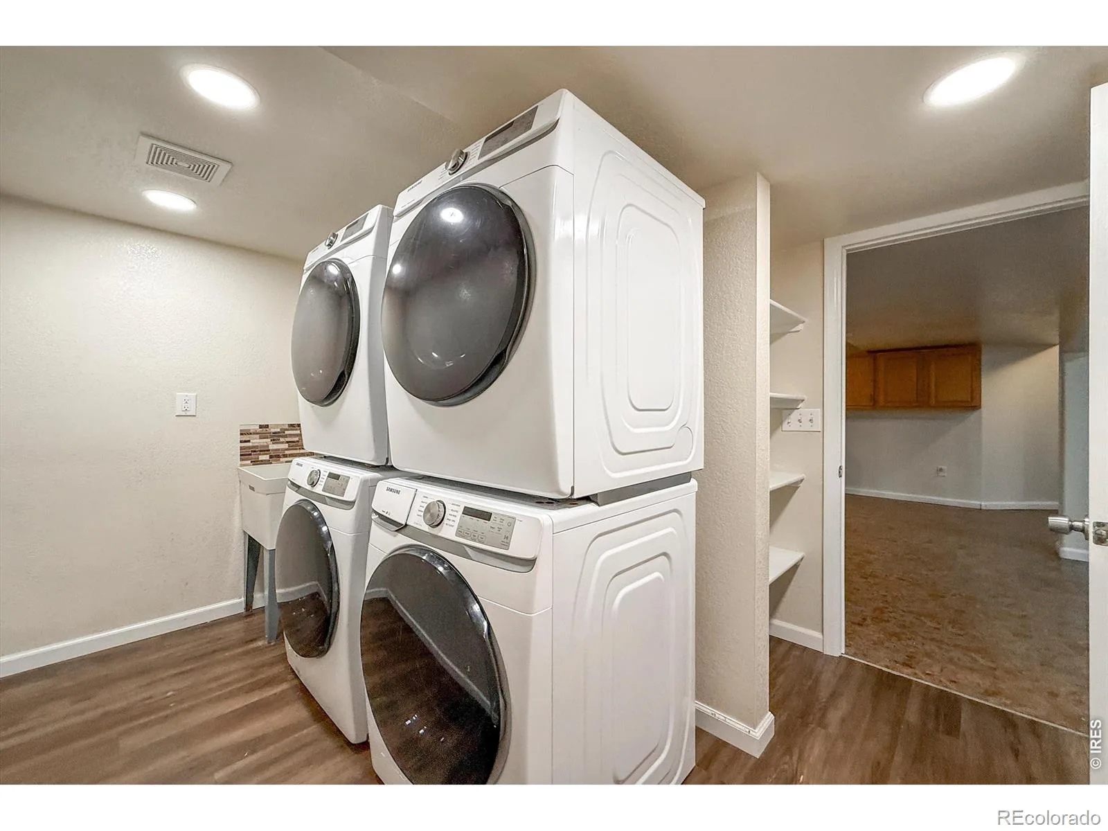 1739 Shavano Street Longmont CO 80504 | MLS #RECIR1062828 08282026003901 1600 40