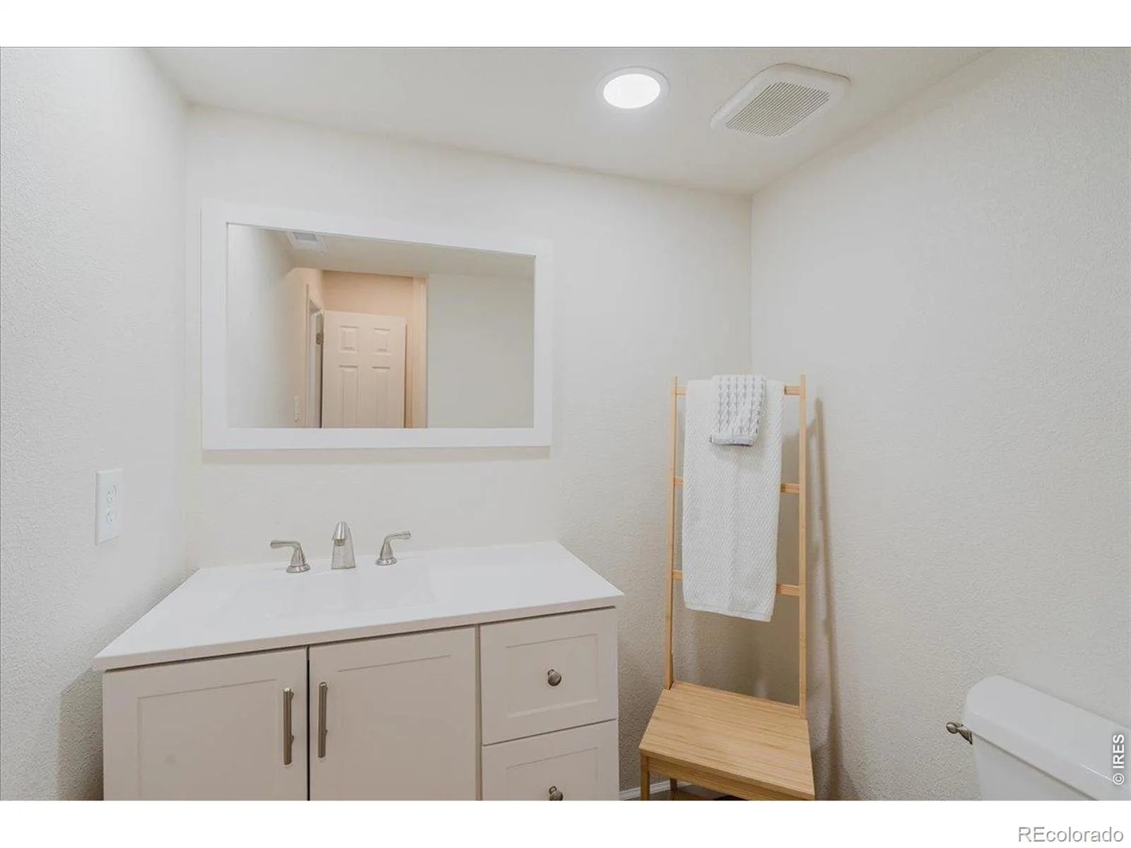 8433 Tabor Circle Arvada CO 80005 MLS #RECIR1062852 06272026005258 1600 26