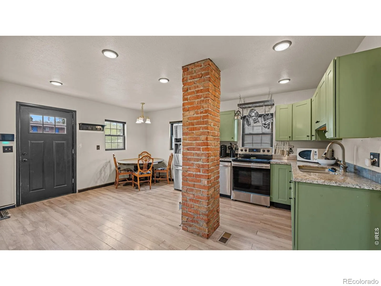 740 Depew Street Lakewood CO 80214 | MLS #REC3875374 07042026002622 1600 6