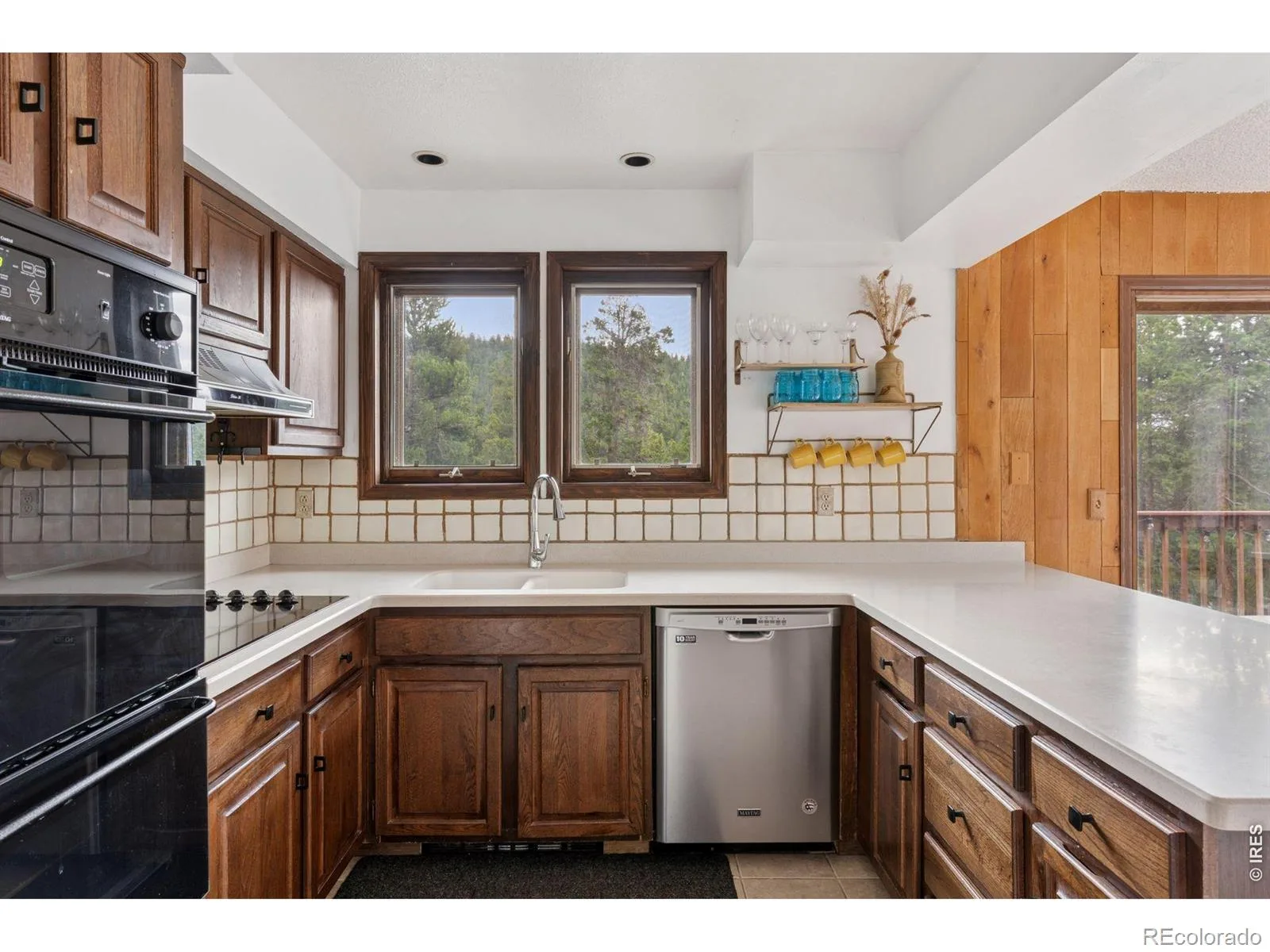10212 Dowdle Drive Golden CO 80403 | MLS #RECIR1063341 08292026195732 1600 9