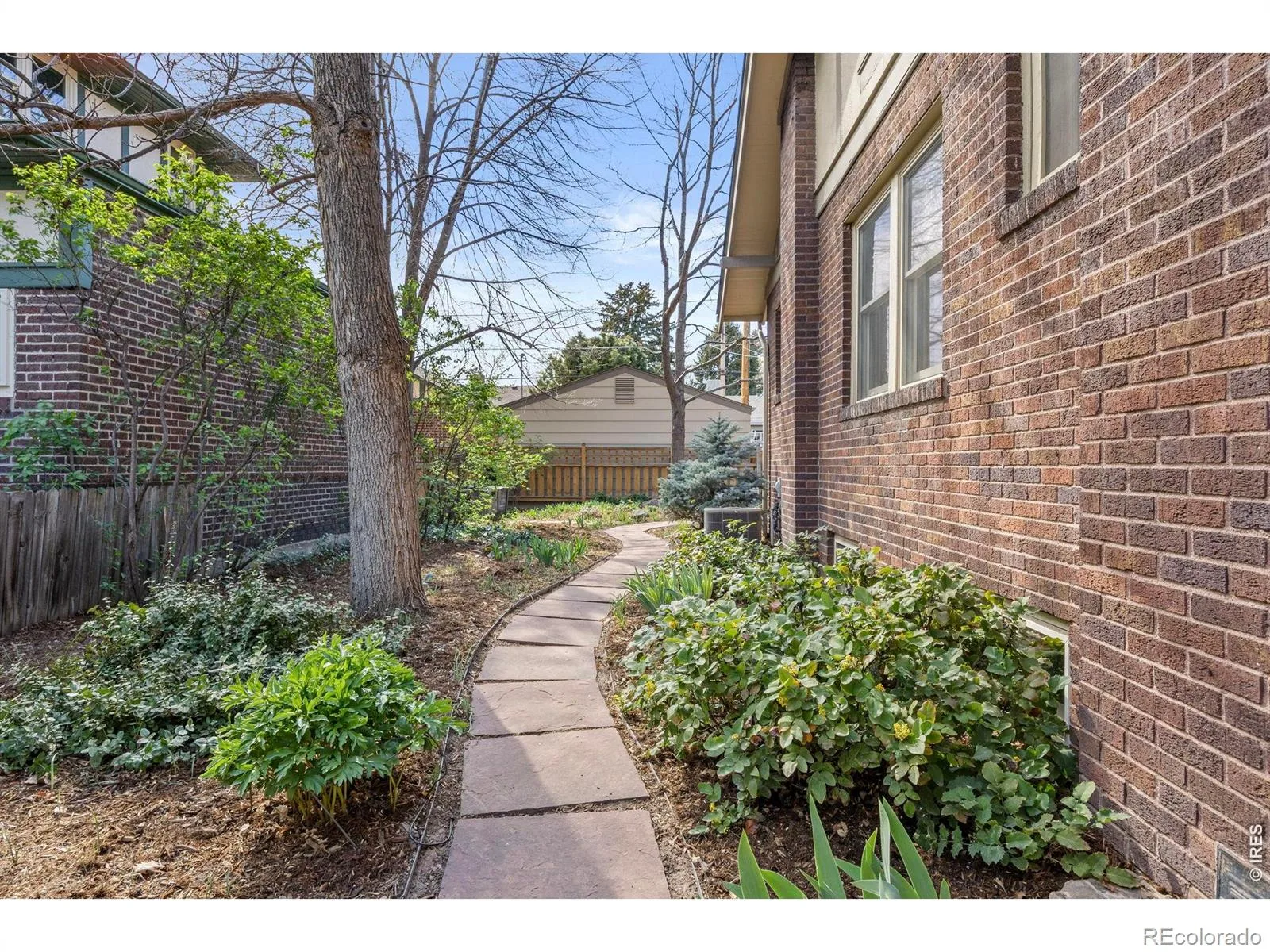 2257 Ivanhoe Street Denver CO 80207 MLS #RECIR1063484 07072026160013 1600 28
