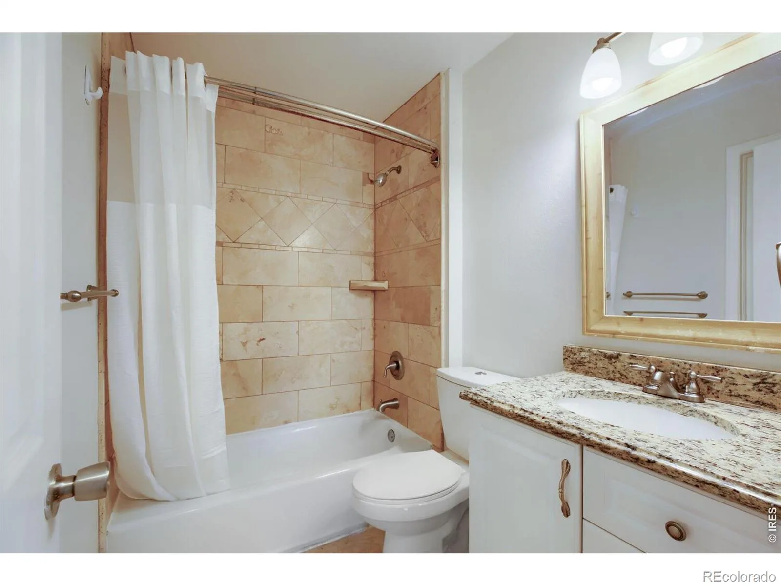 621 Glenwood Drive Lafayette CO 80026 | MLS #RECIR1063880 08112026003814 1600 14