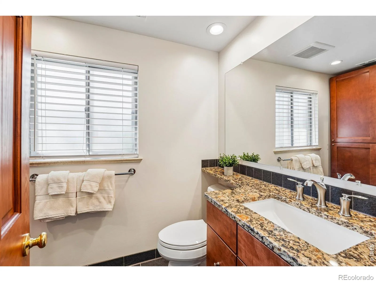 2720 S Chase Way Denver CO 80227 | MLS #REC8737363 07142026194312 1600 35
