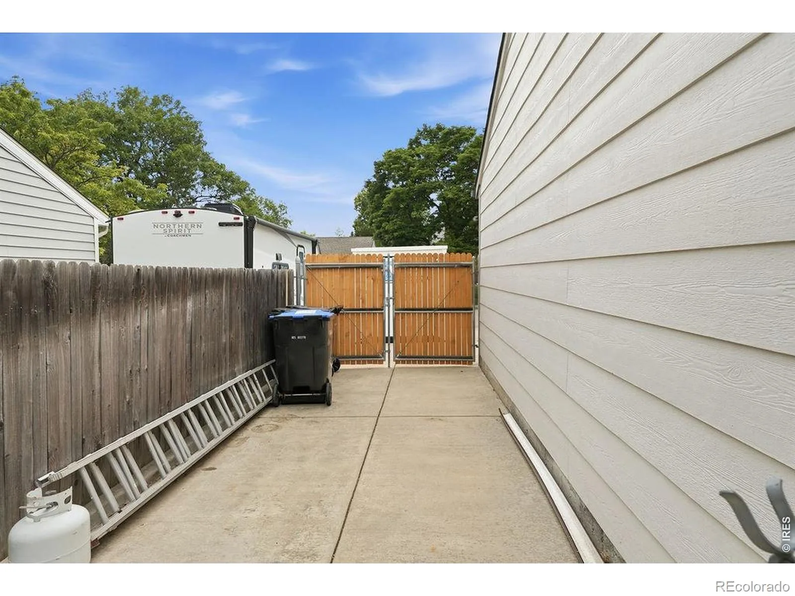 8240 Garland Drive Arvada CO 80005 MLS #RECIR1064277 07152026230412 1600 39