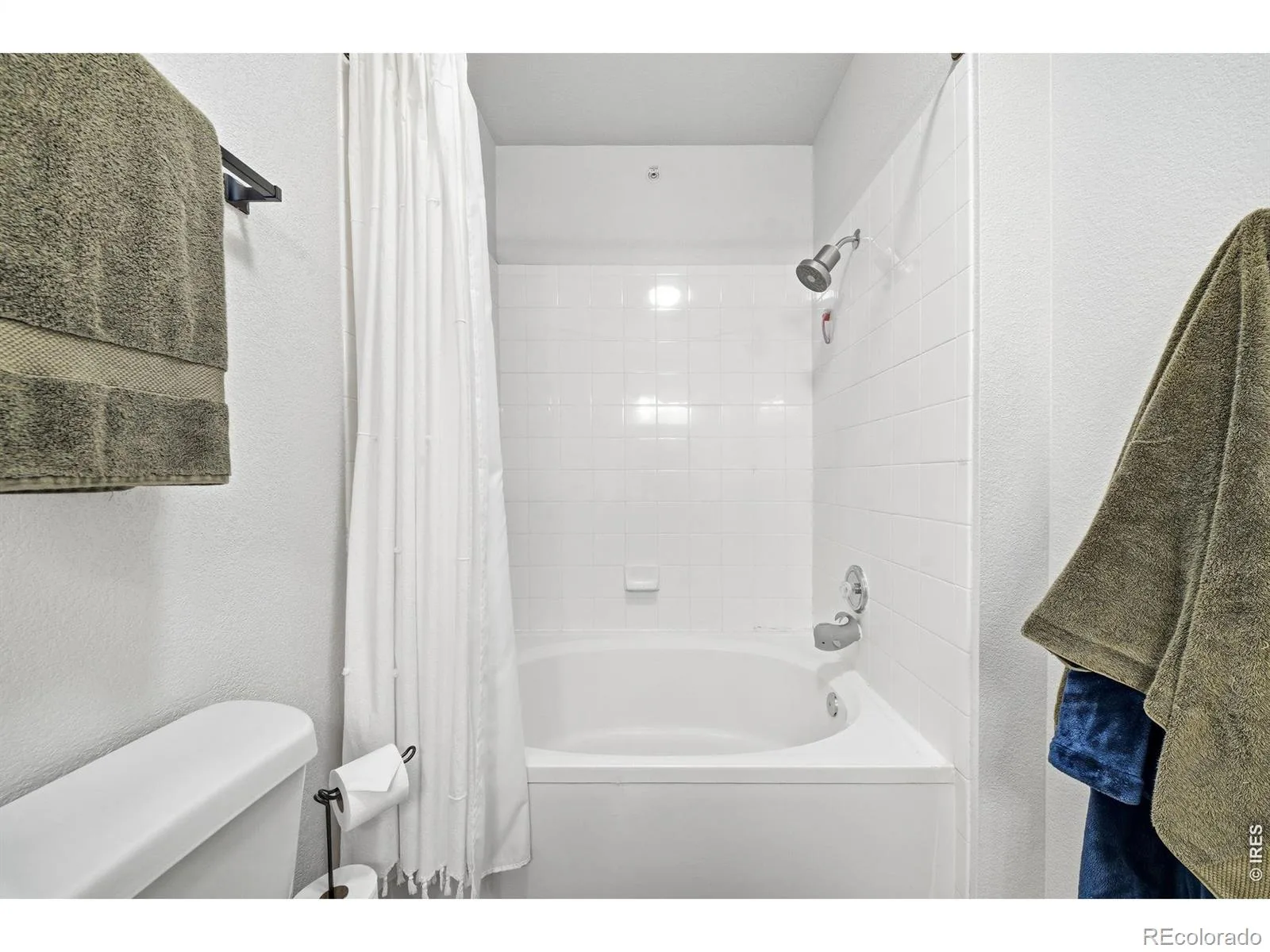 8329 S Independence Circle #306 Littleton CO 80128 | MLS #RECIR1064642 07202026194335 1600 18