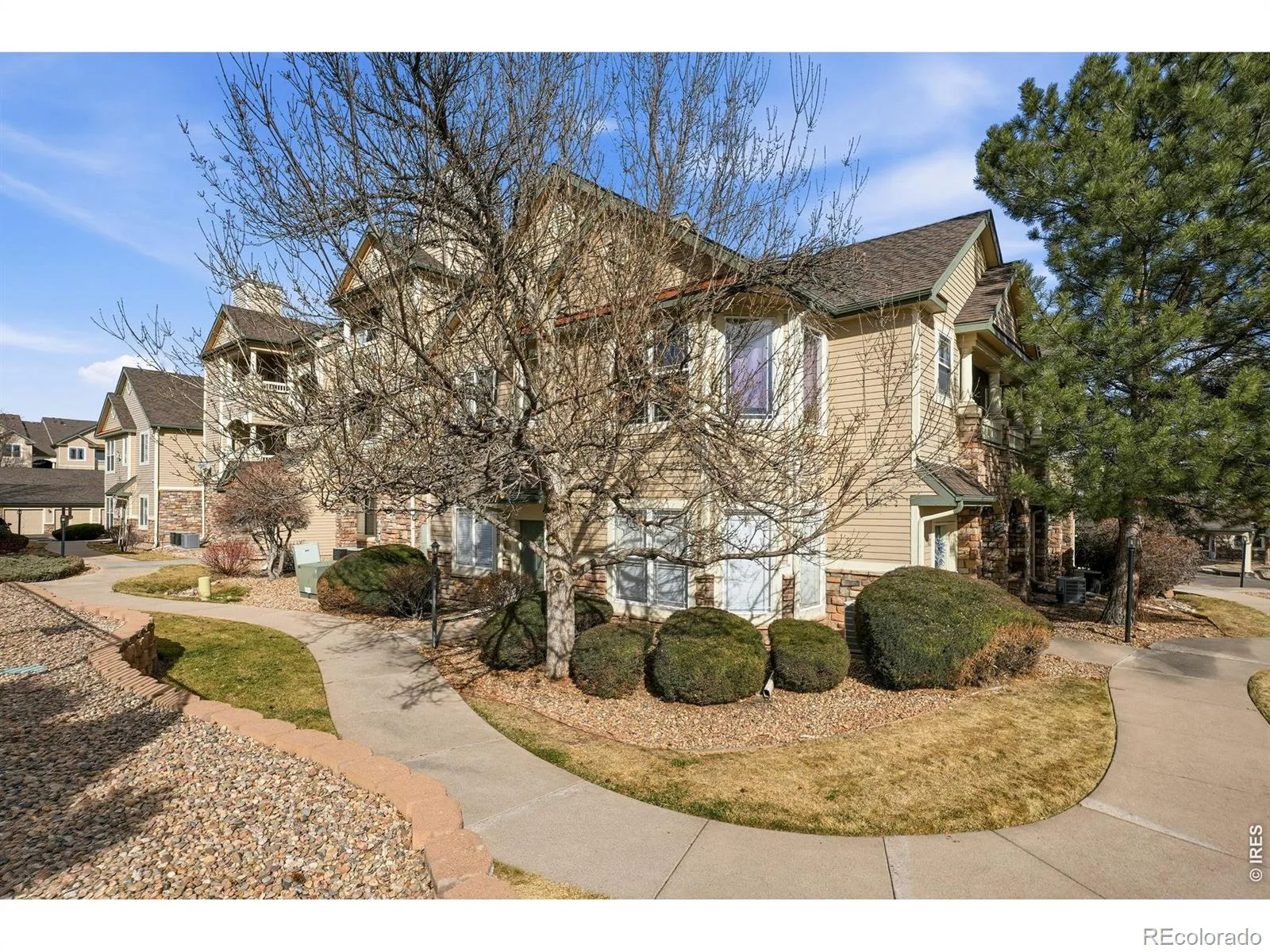 8329 S Independence Circle #306 Littleton CO 80128 | MLS #RECIR1064642 07202026194335 1600 32