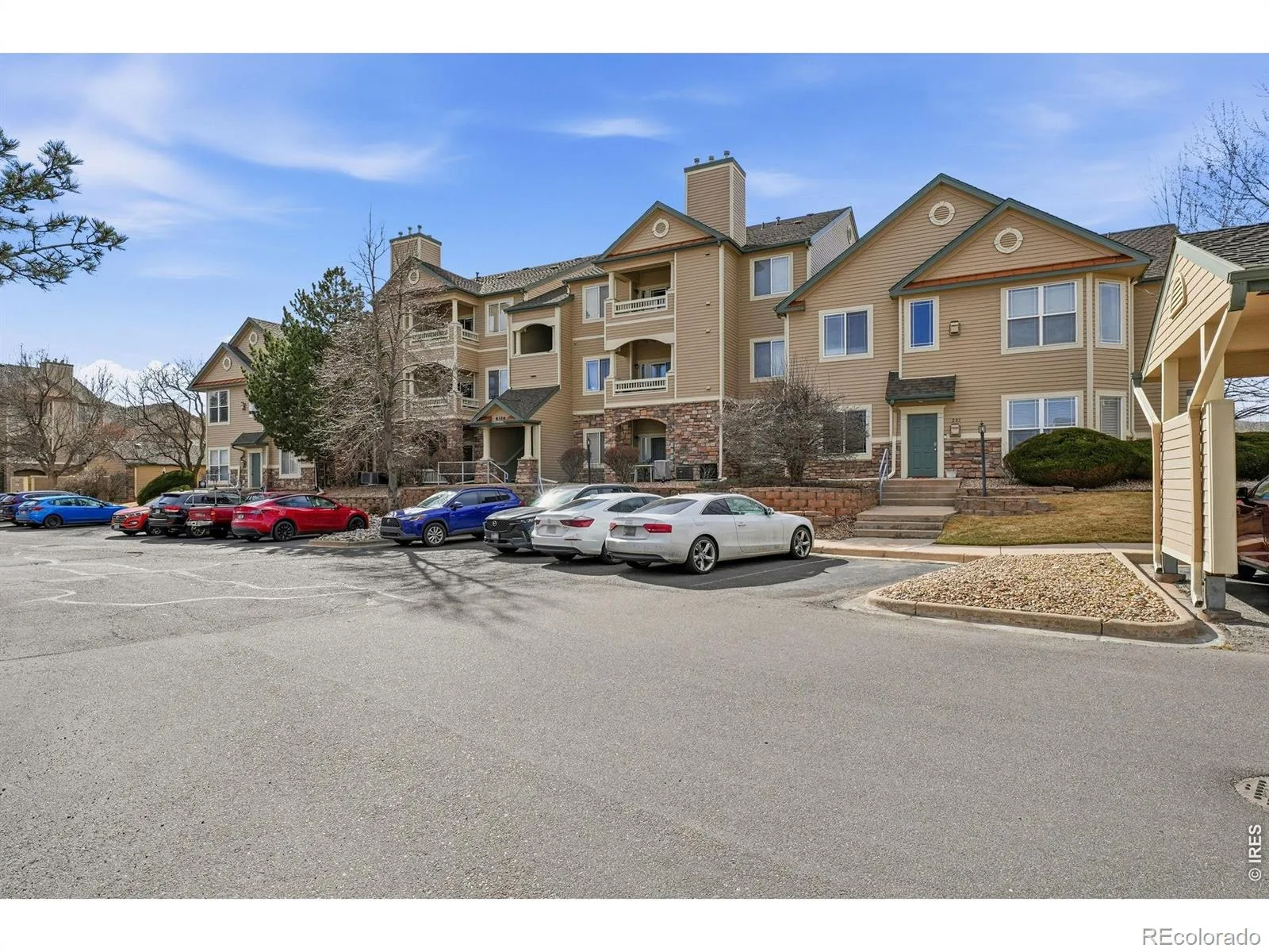 8329 S Independence Circle #306 Littleton CO 80128 | MLS #RECIR1064642 07202026194335 1600 42