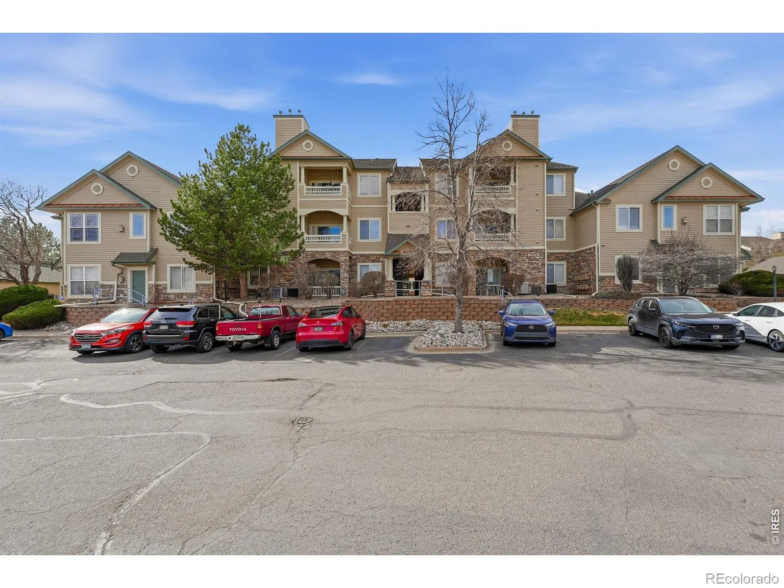 8329 S Independence Circle #306 Littleton CO 80128 | MLS #RECIR1064642 07202026194335 1600 43