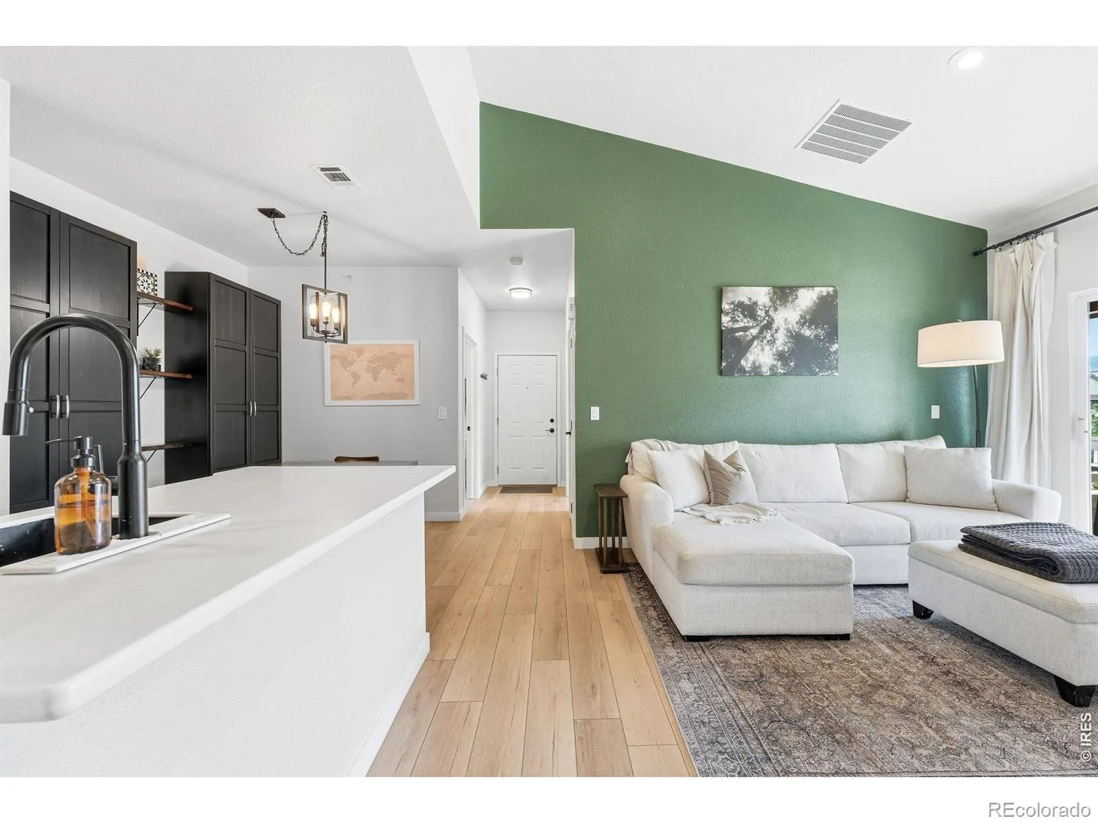 8329 S Independence Circle #306 Littleton CO 80128 | MLS #RECIR1064642 07202026194335 1600 6