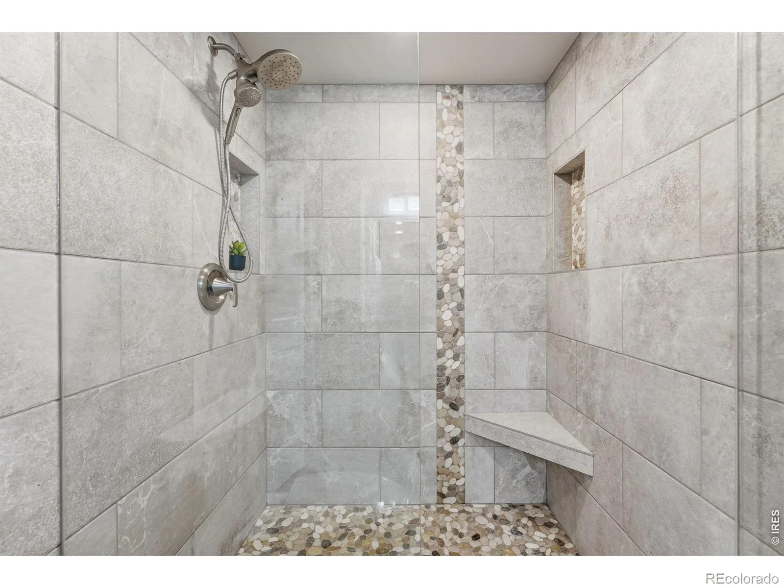2892 W Long Circle #G Littleton CO 80120 | MLS #RECIR1064746 07212026235328 1600 19