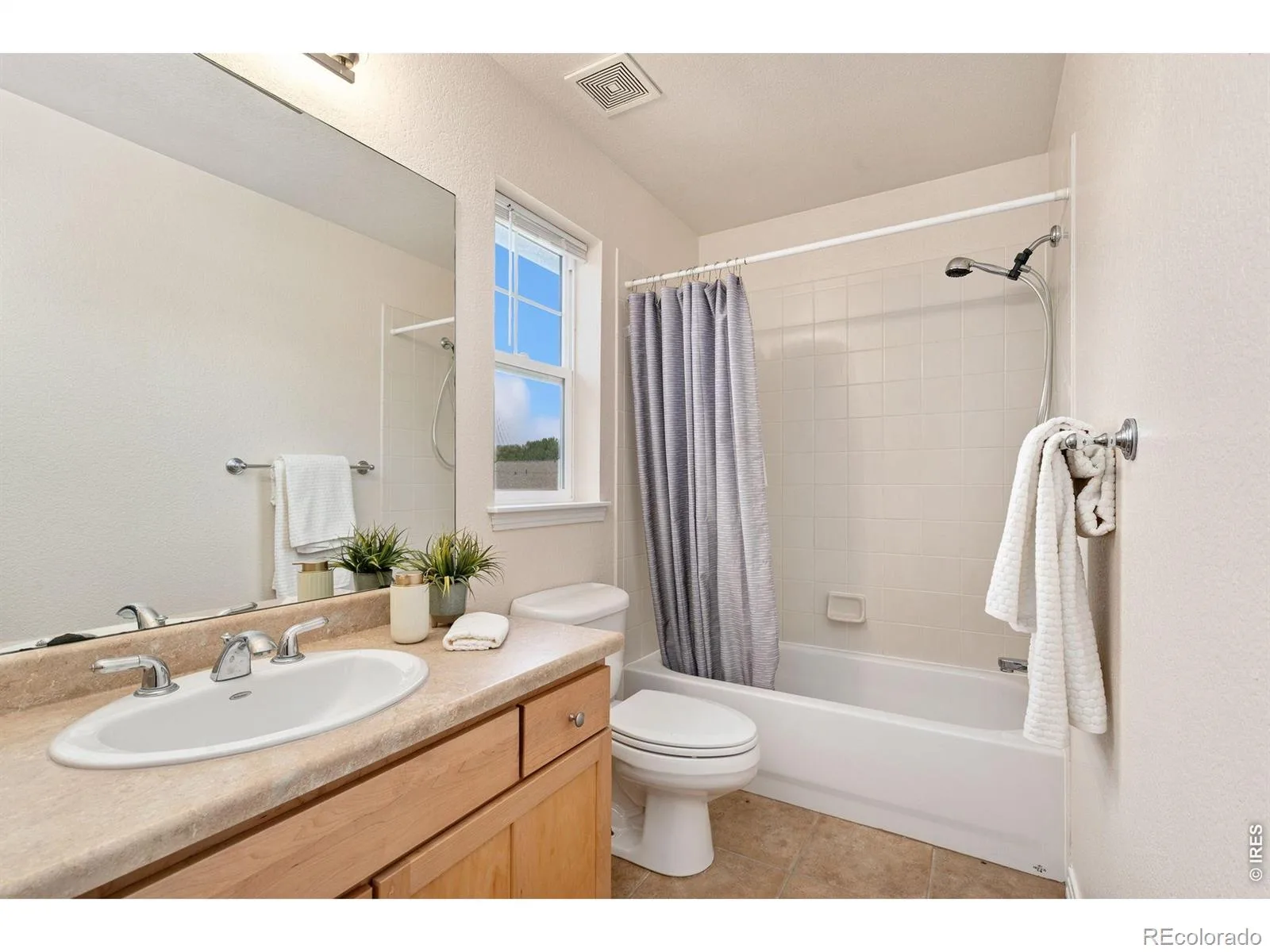 2104 18th Avenue Longmont CO 80501 | MLS #RECIR1064766 07222026142255 1600 12