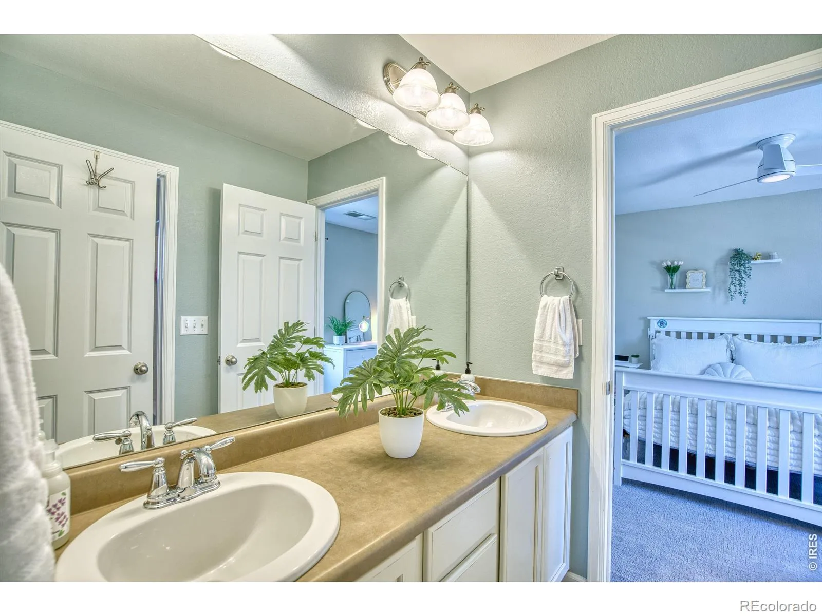 4933 Eagan Circle Longmont CO 80503 | MLS #RECIR1064772 07222026160222 1600 26