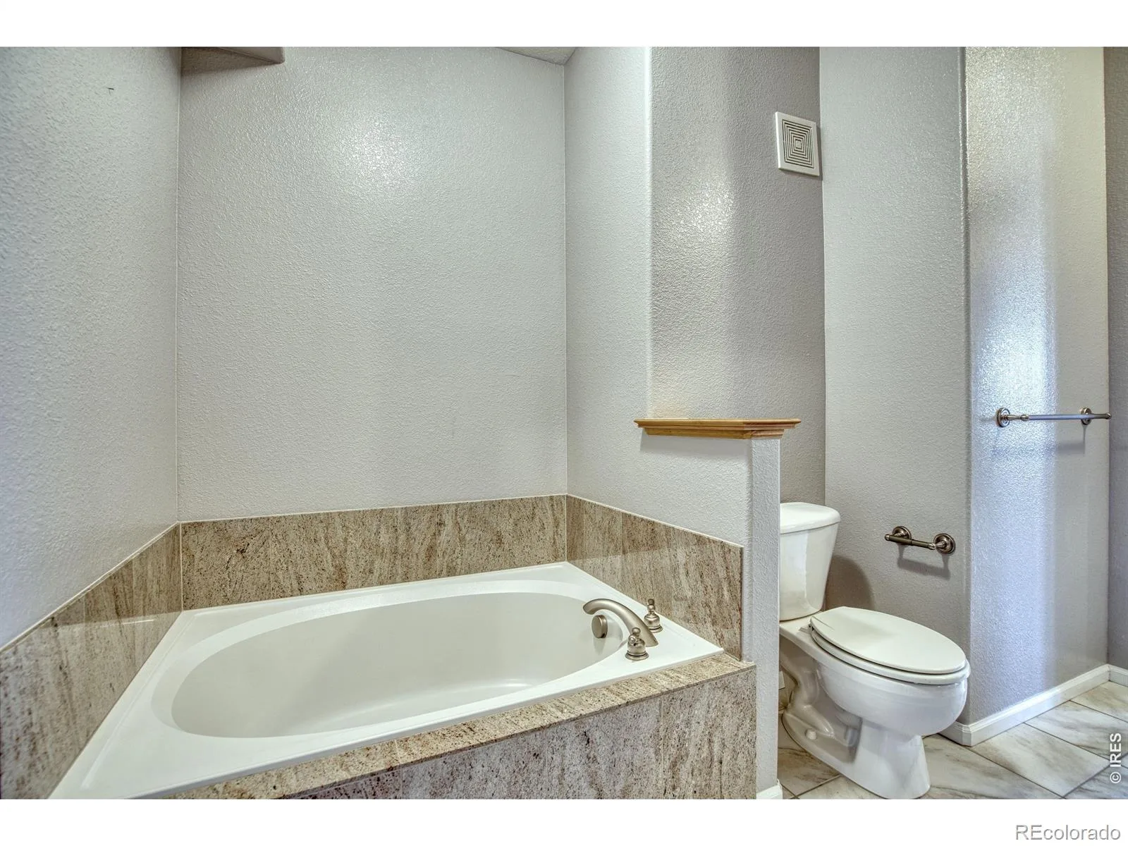 2239 Calais Drive #11B Longmont CO 80504 | MLS #RECIR1064850 08272026171815 1600 23