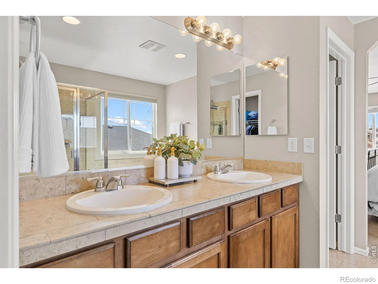 163 N Jamestown Way Aurora CO 80018 | MLS #RECIR1064860 08222026003759 1600 17