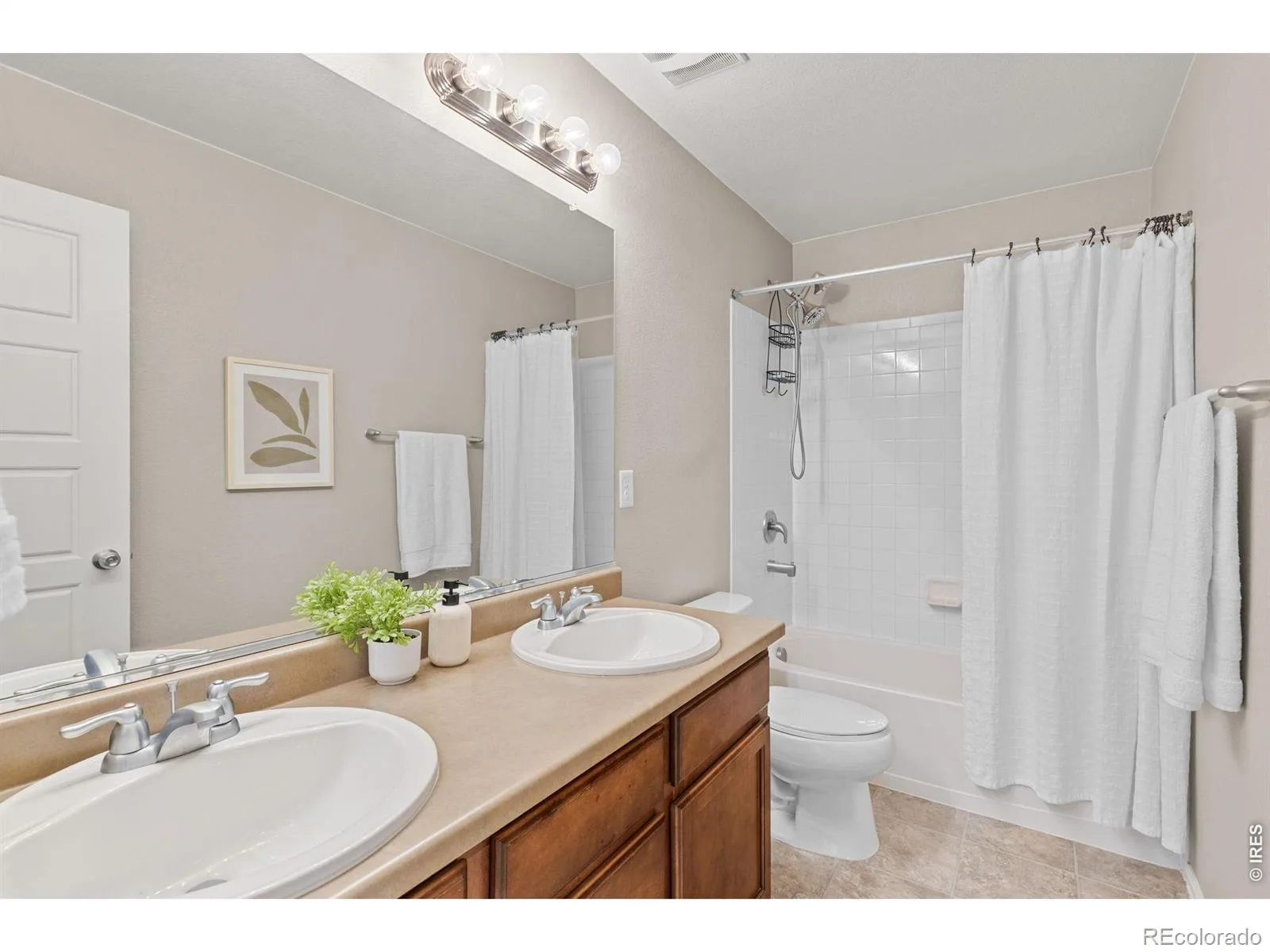 163 N Jamestown Way Aurora CO 80018 | MLS #RECIR1064860 08222026003759 1600 22