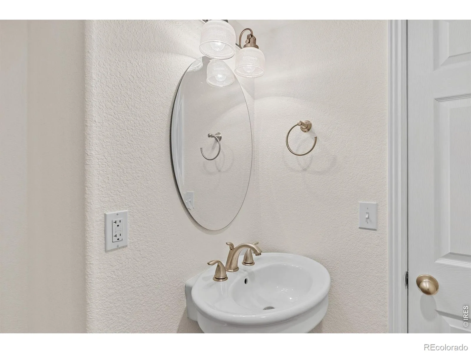 163 N Jamestown Way Aurora CO 80018 | MLS #RECIR1064860 08222026003759 1600 31