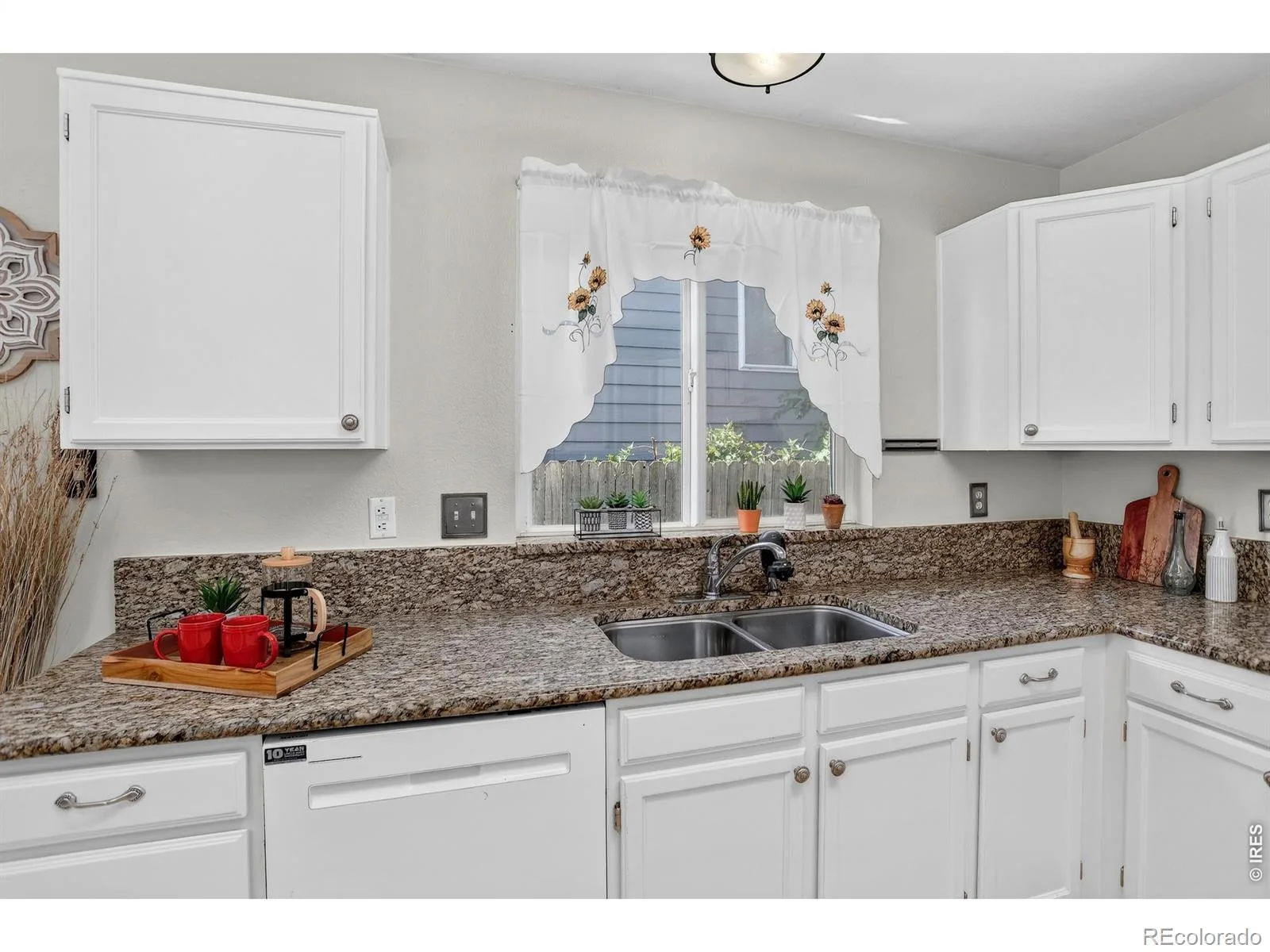 346 Wadsworth Circle Longmont CO 80504 | MLS #RECIR1065360 07302026184023 1600 8