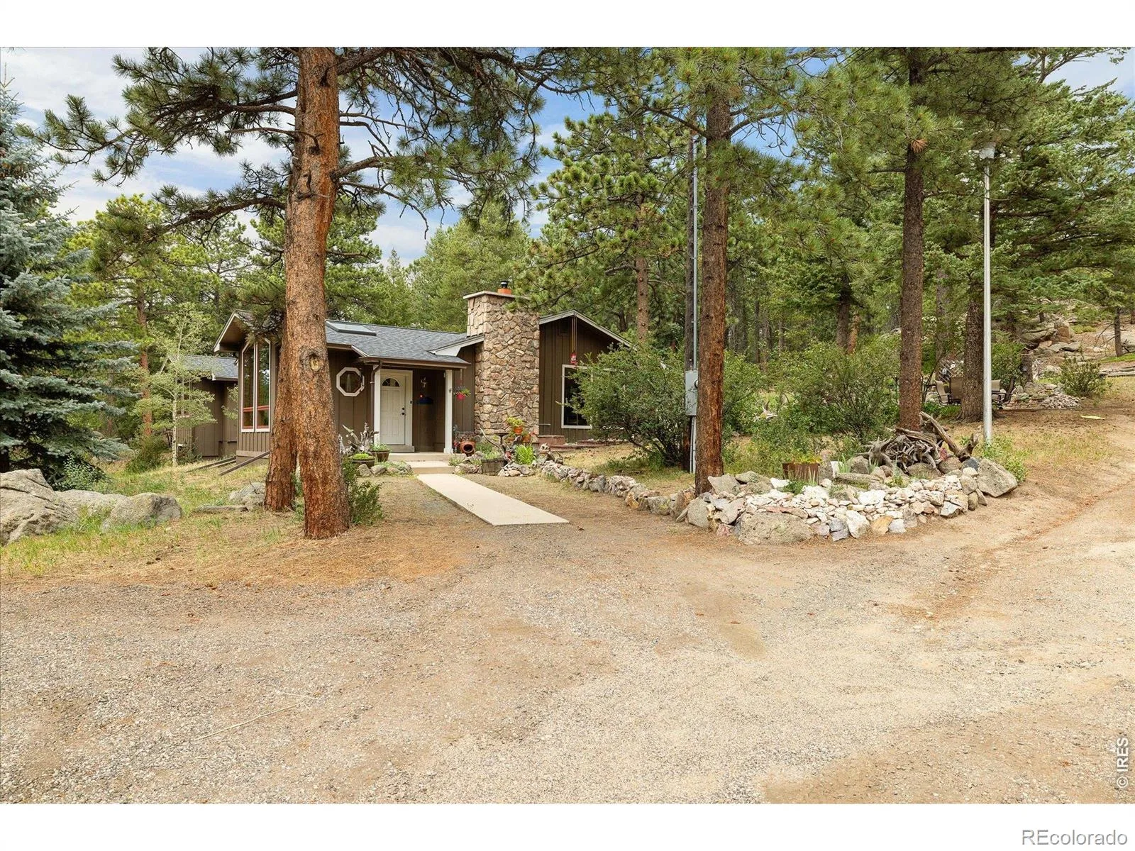 11988 Begole Circle Golden CO 80403 | MLS #RECIR1065385 08032026001438 1600 15