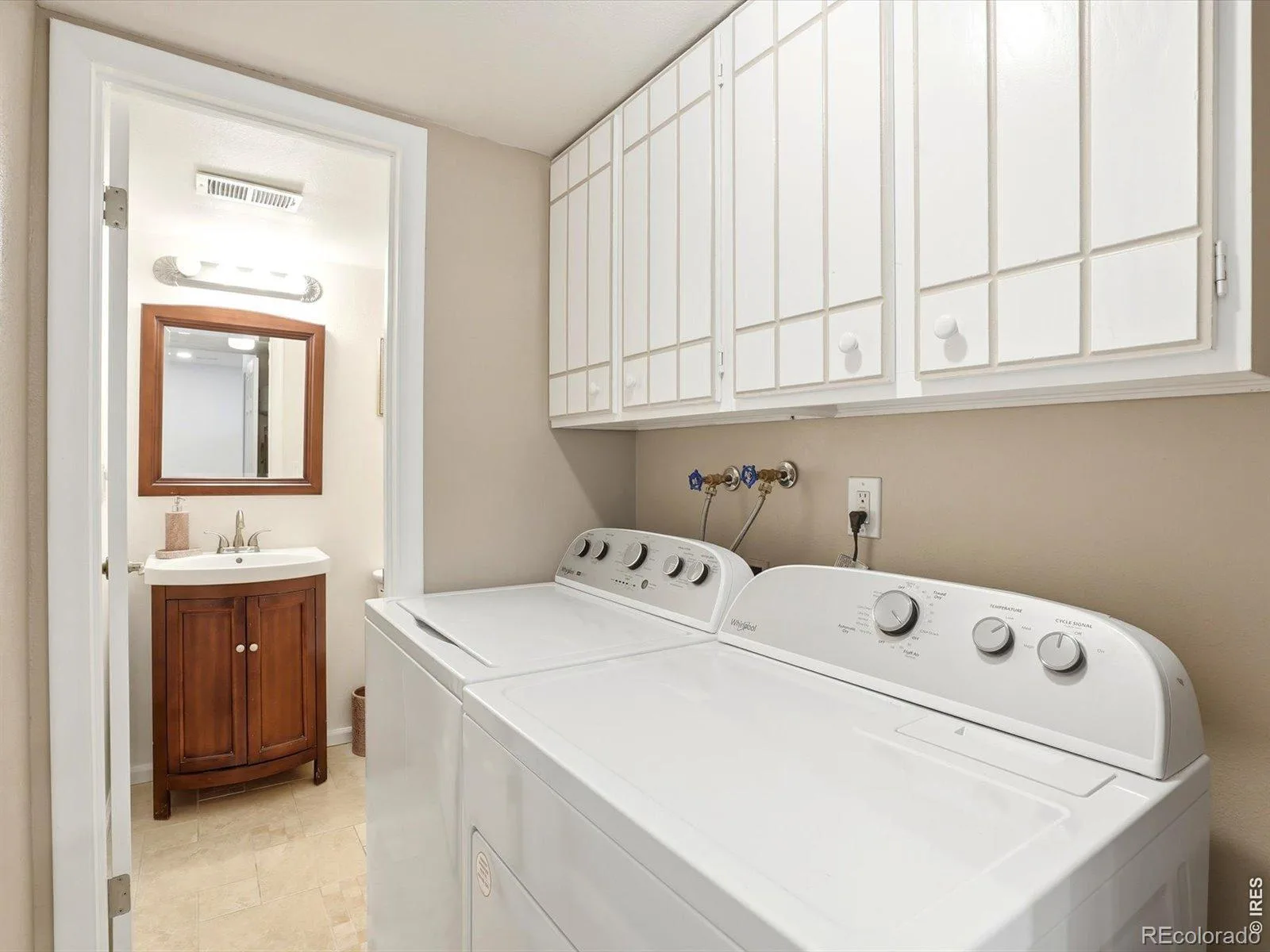 8923 W Warren Drive Lakewood CO 80227 | MLS #RECIR1065516 08182026004859 1600 34